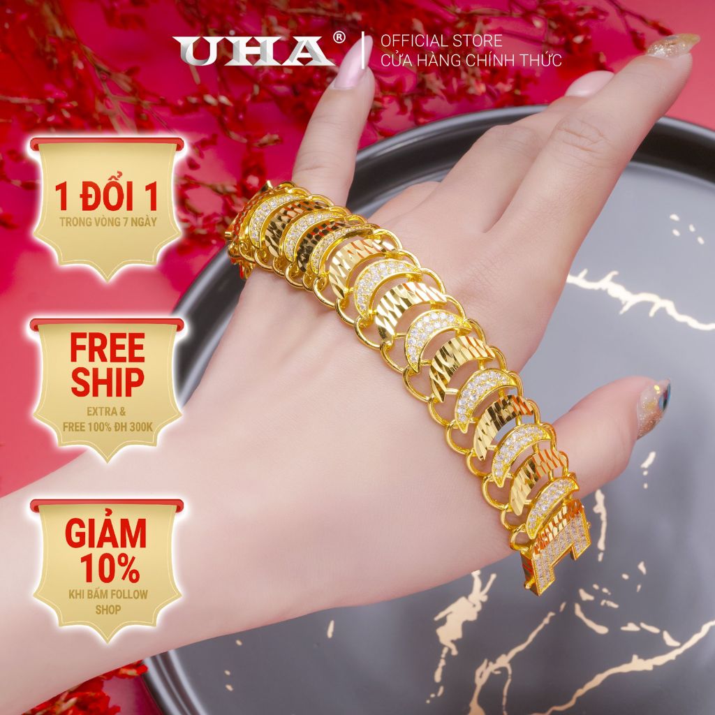 Lắc tay nữ mạ vàng 18k là món trang sức vô cùng phổ biến và được yêu thích. Sử dụng chất liệu vàng 18k và công nghệ mạ vàng hiện đại giúp giữ cho món trang sức luôn sáng bóng. Đây là món quà đầy ý nghĩa cho bạn gái của bạn.