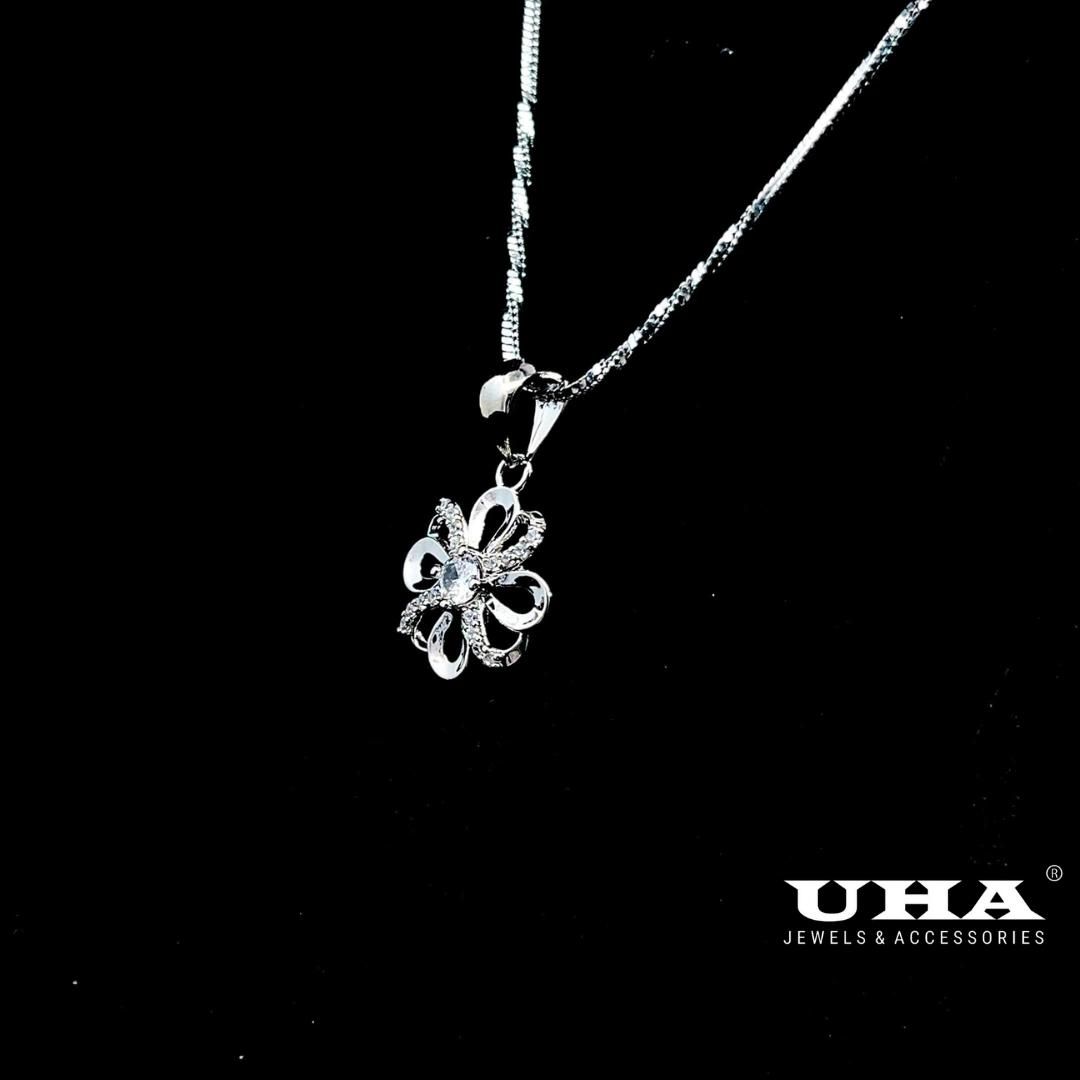 M1658 Mặt và dây chuyền nữ thiết kế kiểu hoa, đính đá sáng lấp lánh UHA Women