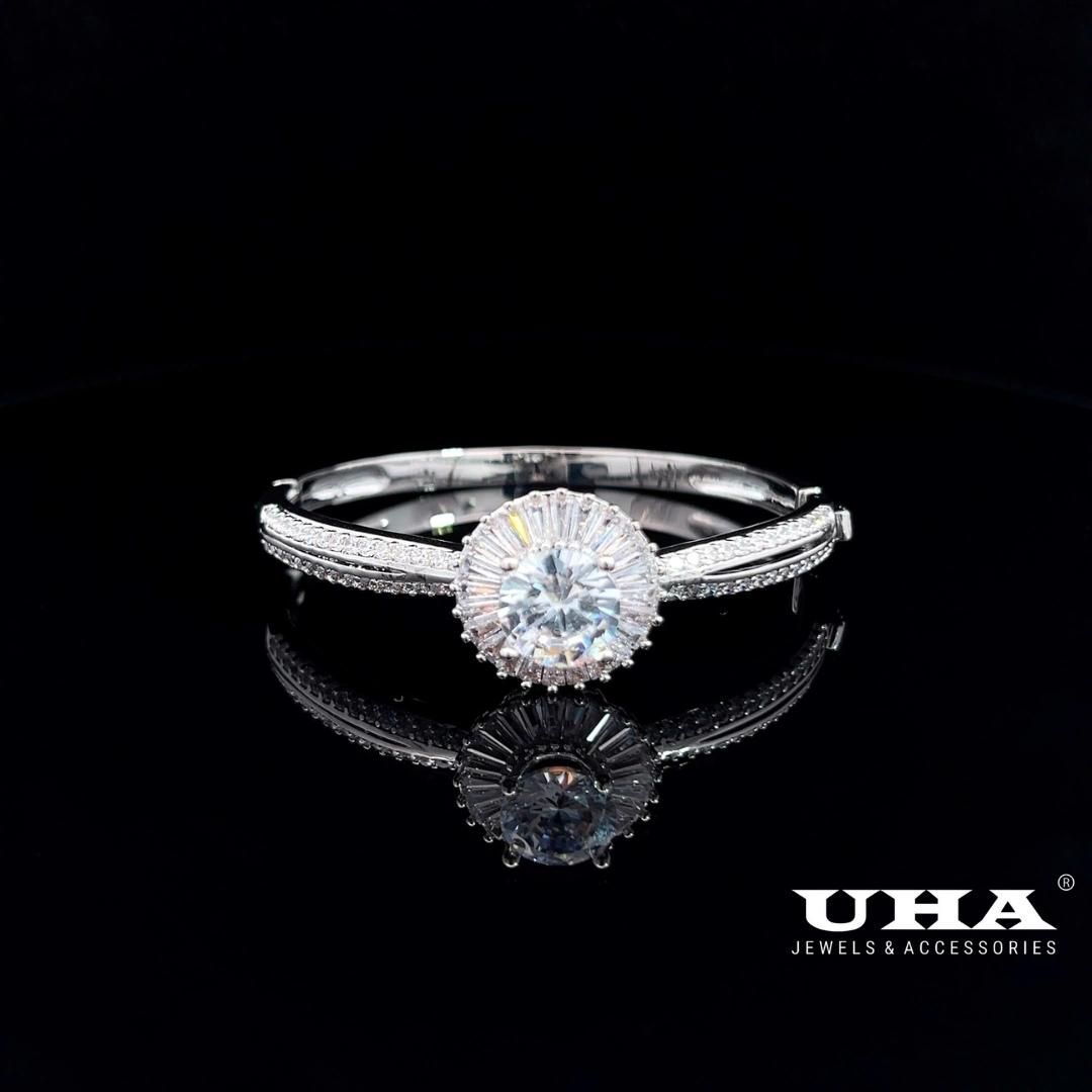 V600 Vòng tay nữ đính đá bagutte cao cấp sáng lấp lánh UHA Phụ Kiện