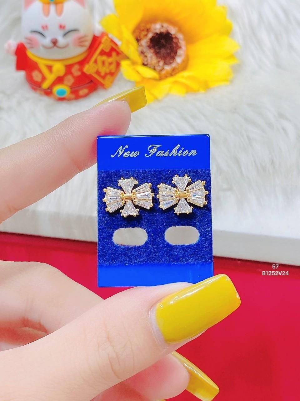 B1252 Bông tai nữ đính đá baguette sang trọng UHA Voi Women