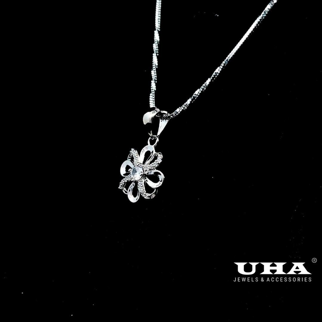 M1658 Mặt và dây chuyền nữ thiết kế kiểu hoa, đính đá sáng lấp lánh UHA