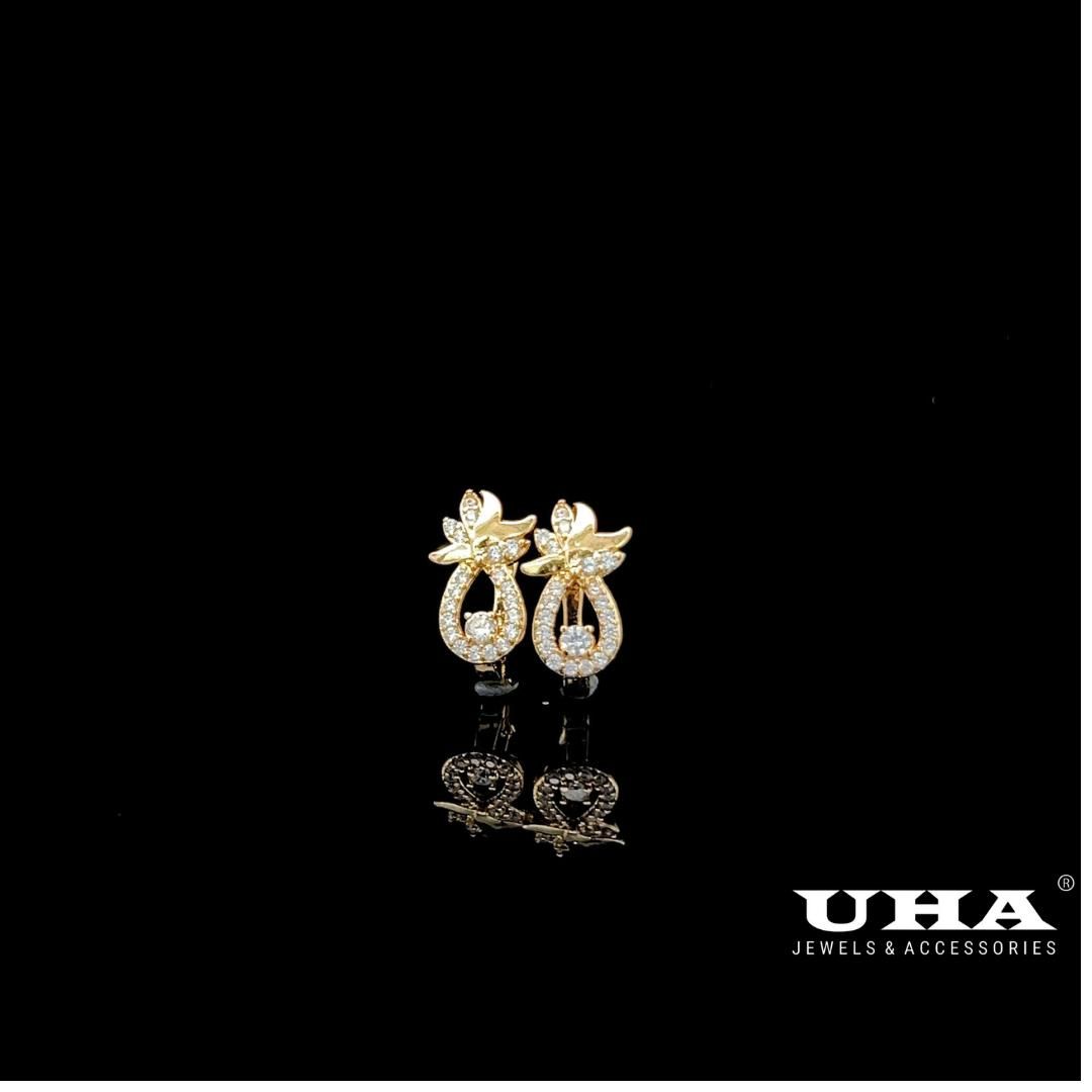 B1625 Bông tai nữ thiế kế tinh tế đính đá sáng lấp lánh UHA