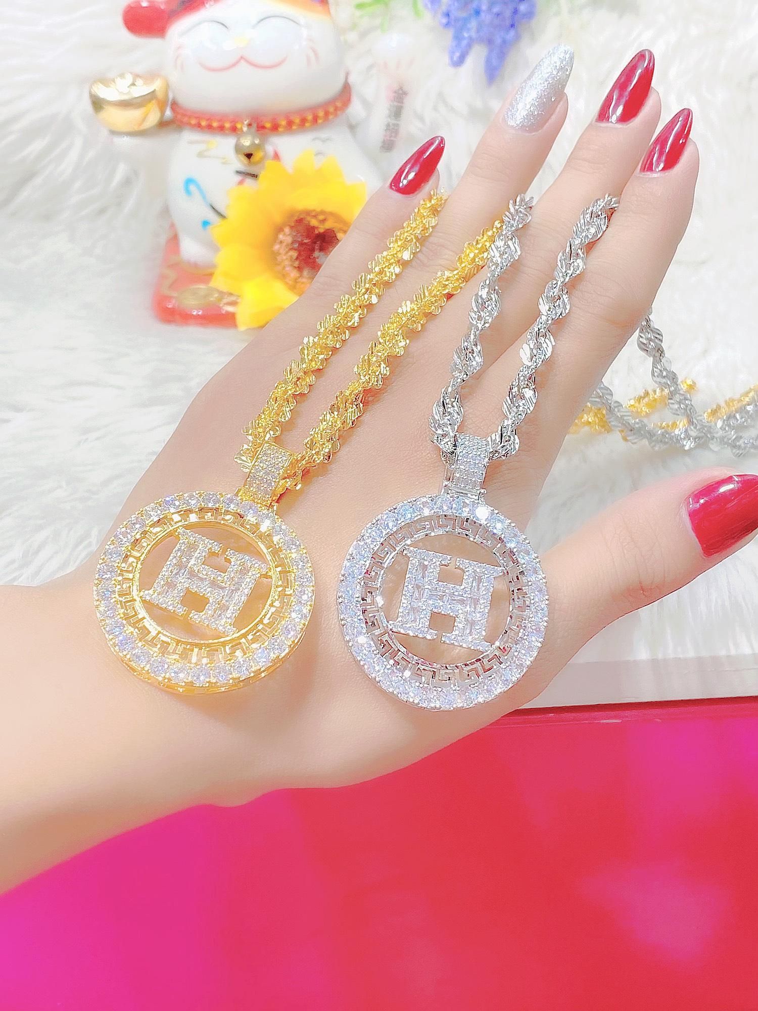 Mặt dây chuyền chữ cái kèm dây italy nữ UHA mạ vàng 18K kiểu dáng sang trọng M15