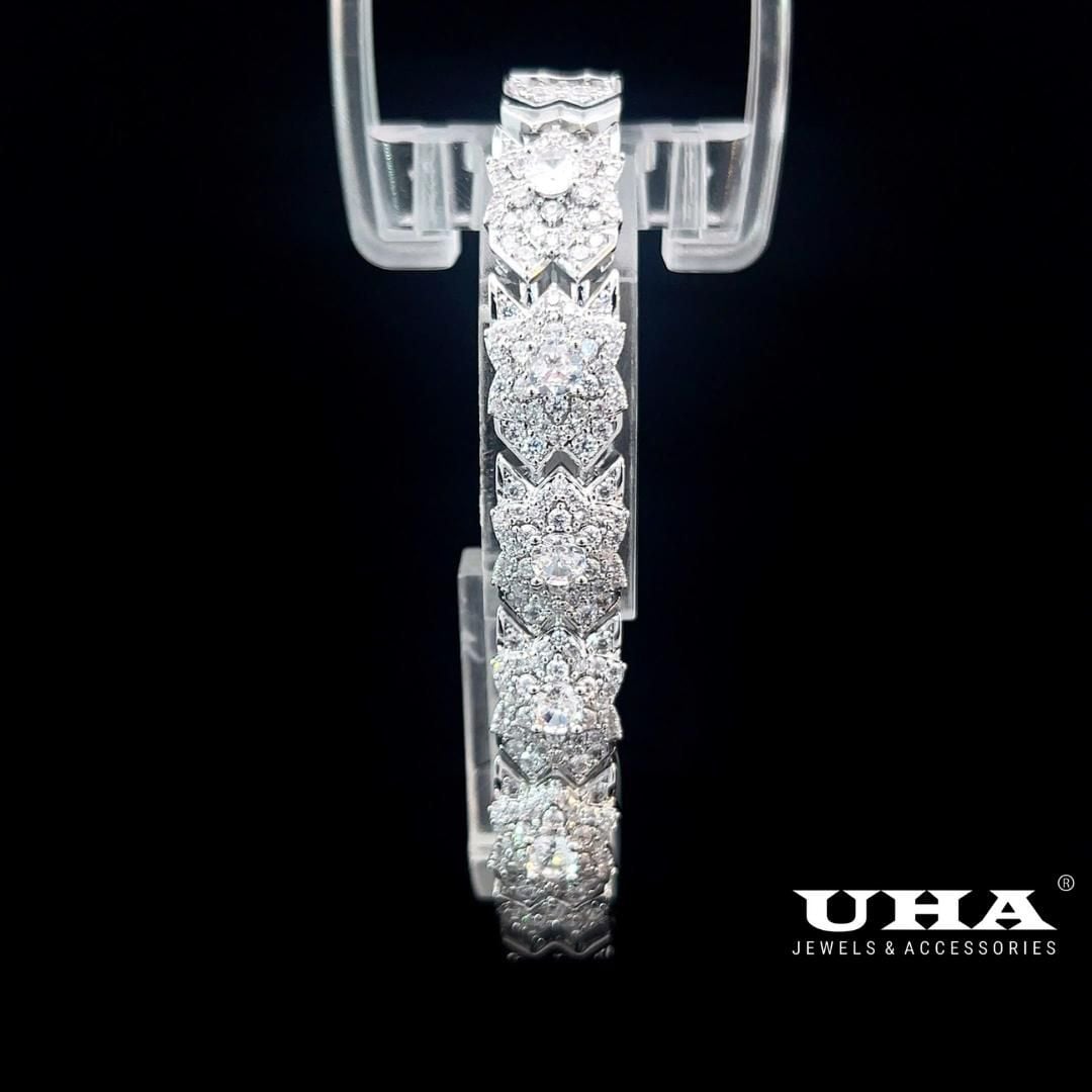 L647 Lắc tay nữ đính đá sáng lấp lánh UHA Phụ Kiện