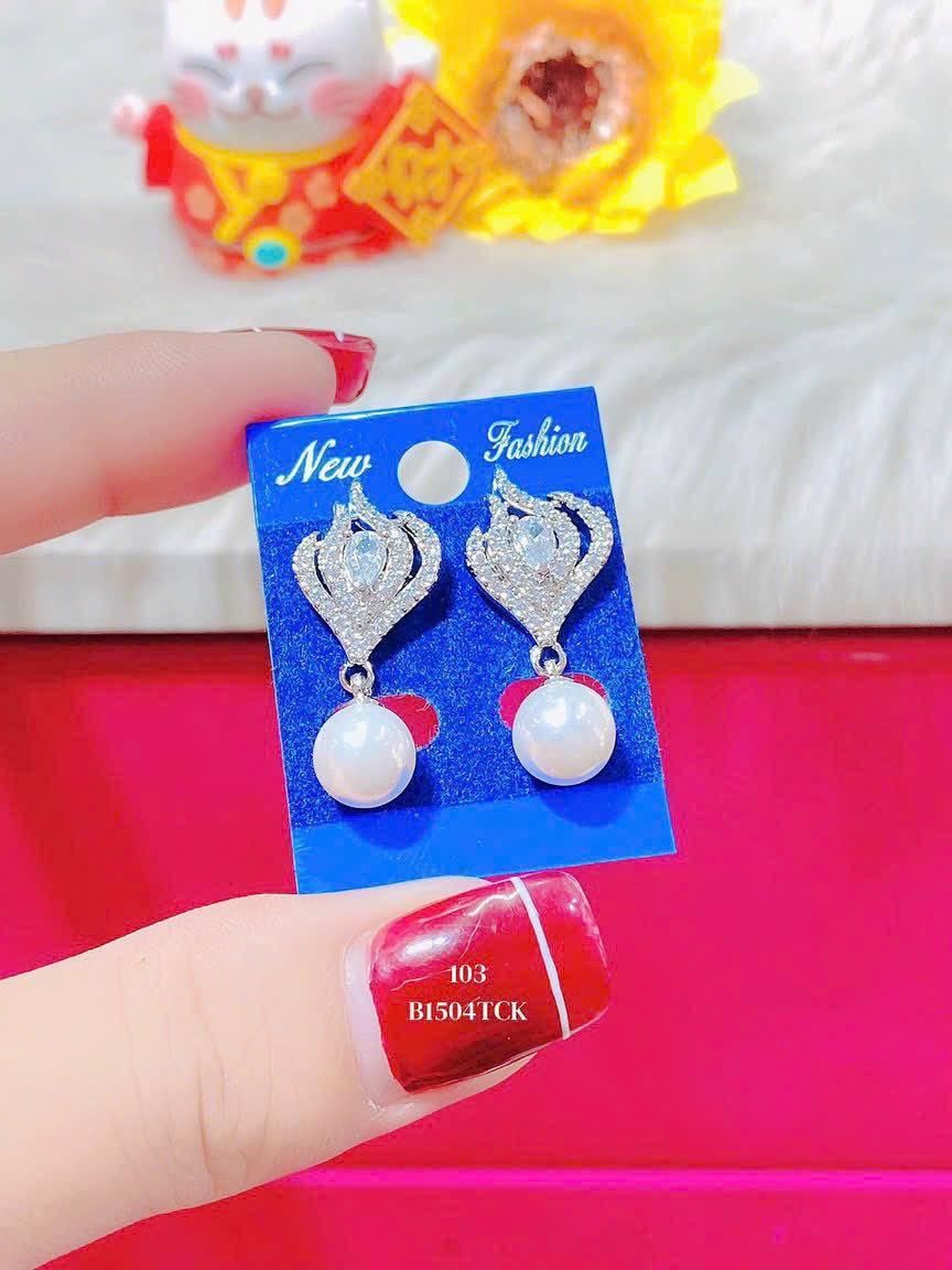 B1504 Bông tai nư đính trái châu hột bẹt  đá bagttue siêu xinh UHA Women