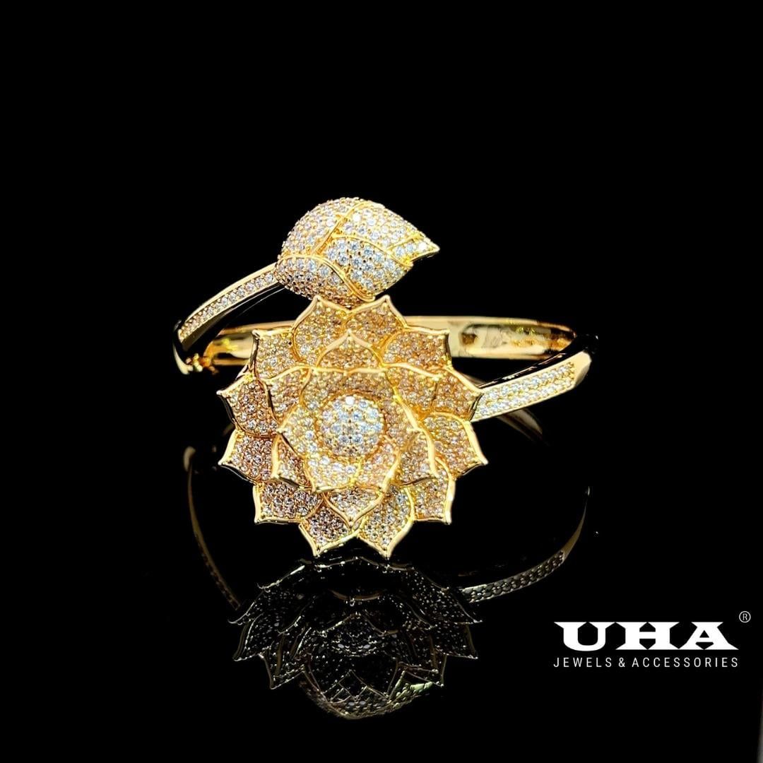 V433 Vòng tay nữ thiết kế kiểu hoa sen đính đá sáng lấp lánh UHA Phụ Kiện