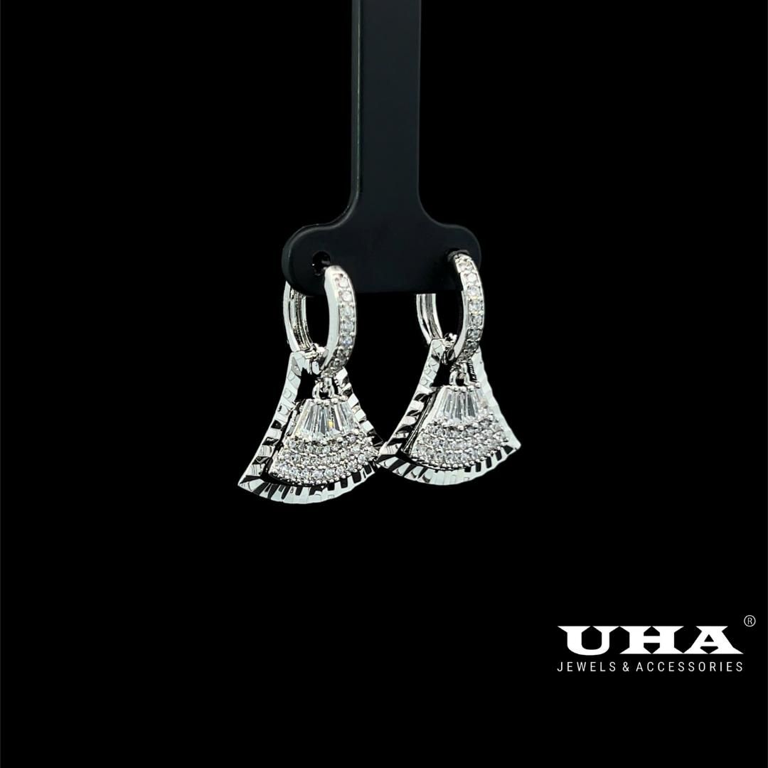 B1608 Bông tai nữ thiết kế sang trọng đính đá bagutte cao cấp sáng lấp lánh UHA- TẶNG KÈM HỘP Women Hoa Tai