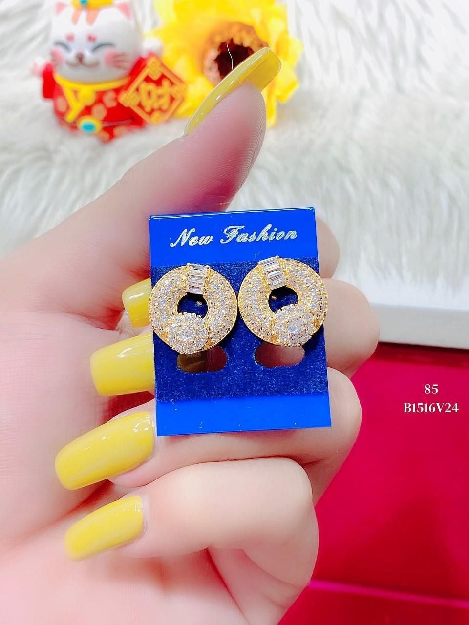 B1516 Bông tai nữ đính đá bagutte sáng lấp lánh UHA Women Voi