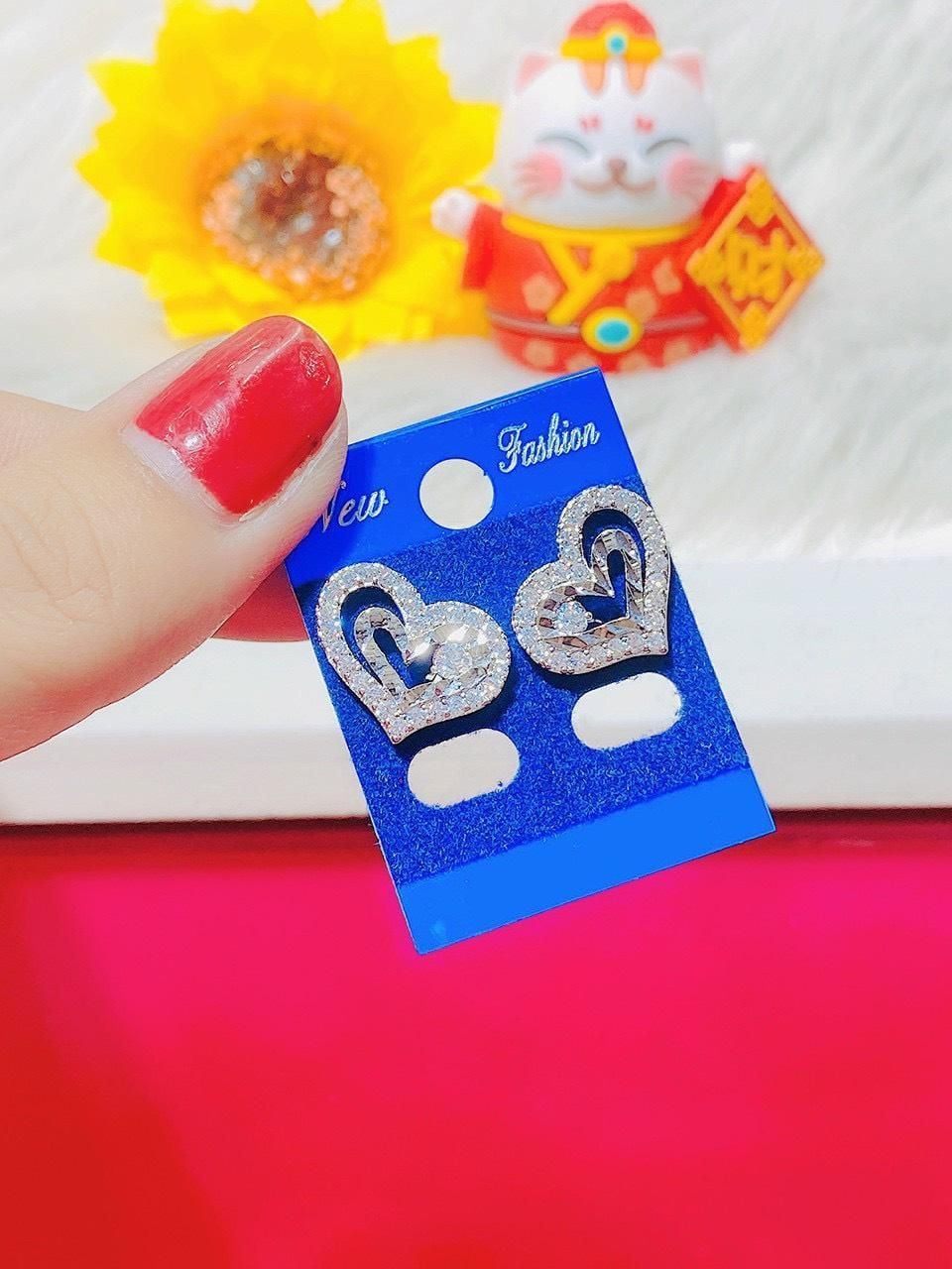 B1431 Bông tai nữ kiểu trái tim có đính đá sáng lấp lánh UHA Voi Voan