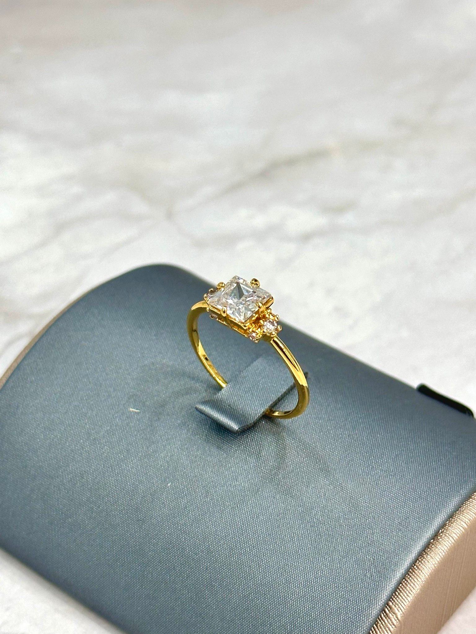 N821 Nhẫn nữ đính đá CZ hình vuông trẻ trung Women
