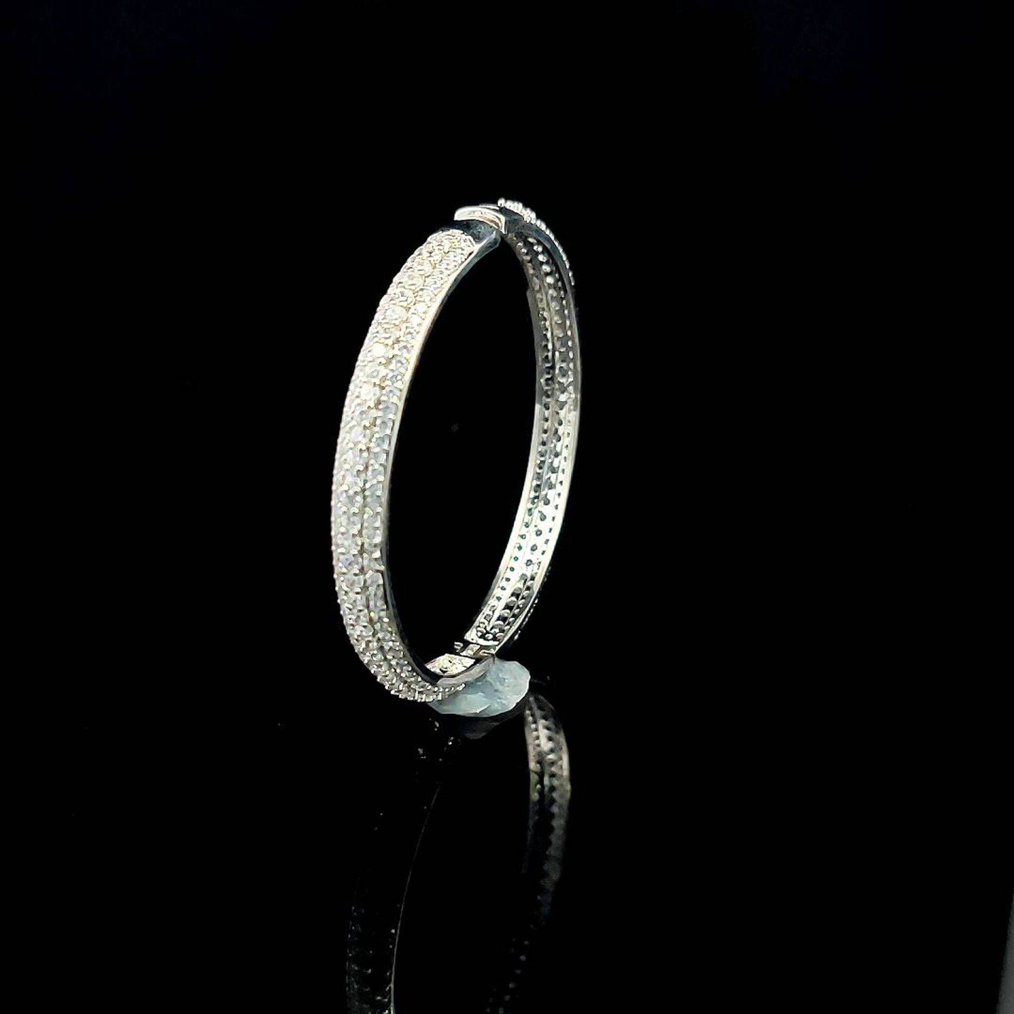 V537-Vòng tay nữ UHA kiểu dáng sang trọng bền màu cao cấp