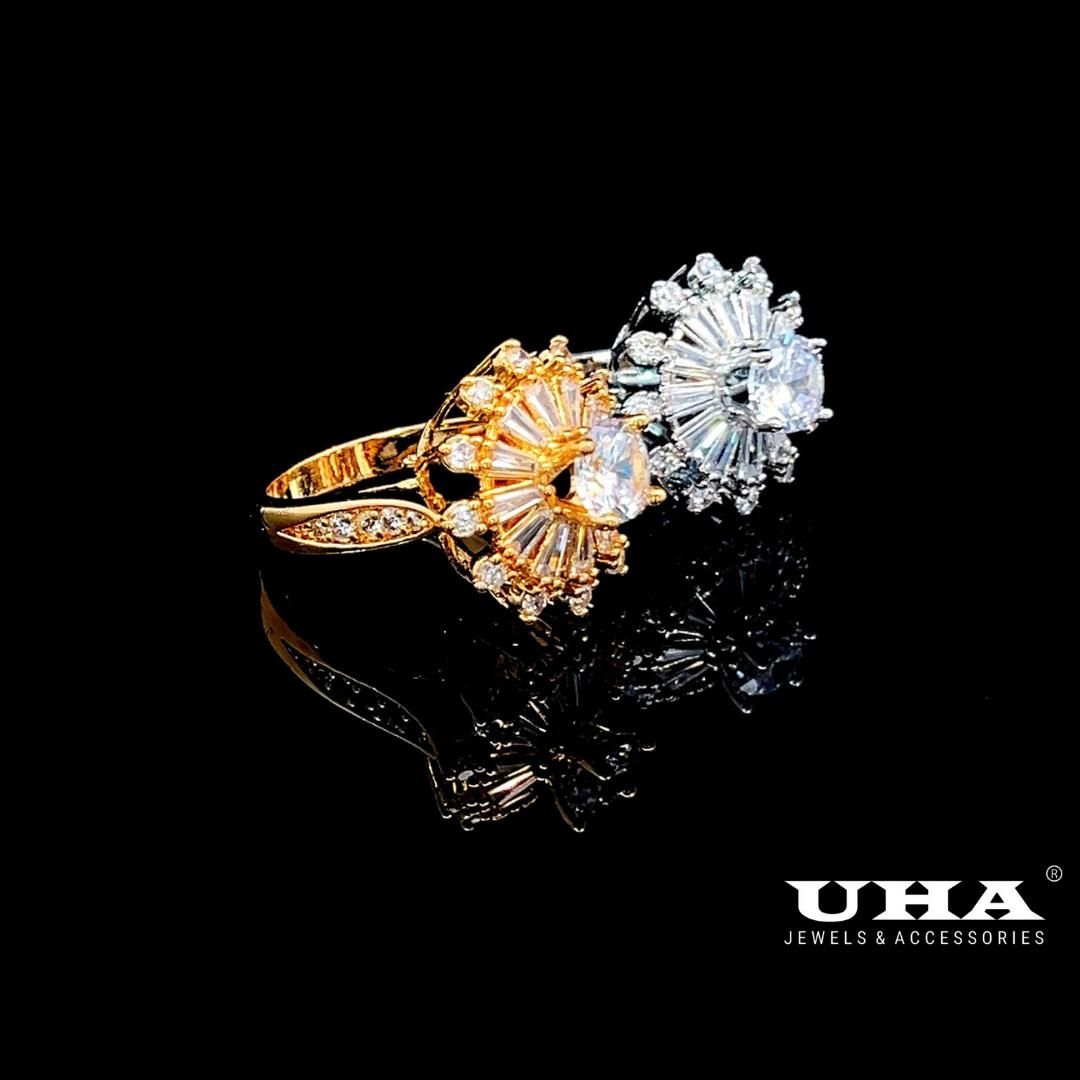 N740 Nhẫn nữ đính đá baguete thiết kế sang trọng tinh xảo UHA