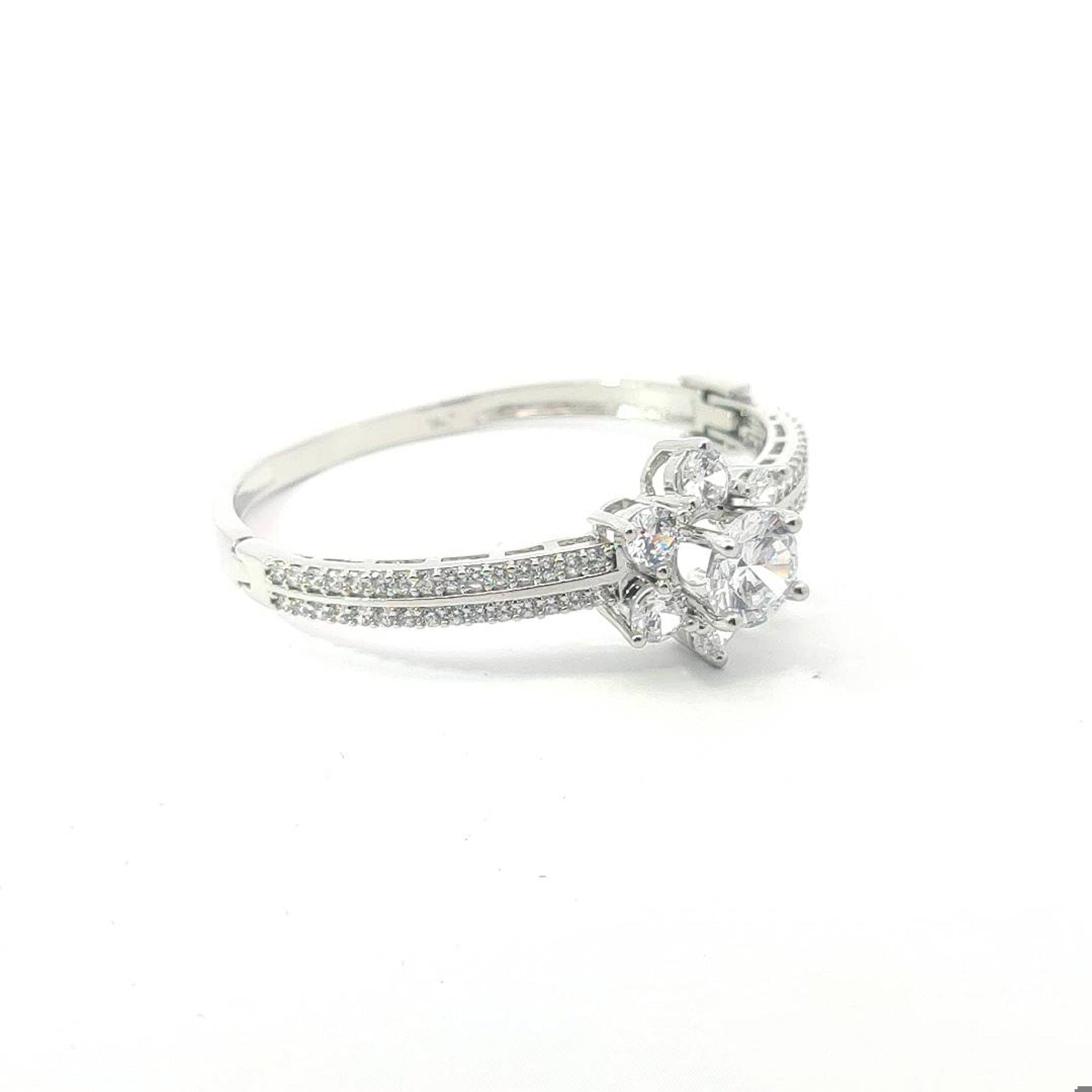 Vòng tay nữ UHA, lắc tay bền màu thiết kế cao cấp sáng lấp lánh V255 Phụ Kiện