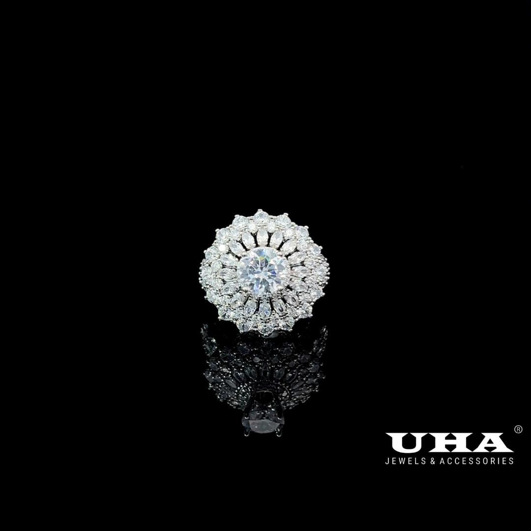 N663 Nhẫn nữ đính đá bagutte cao cấp sáng lấp lánh UHA Women