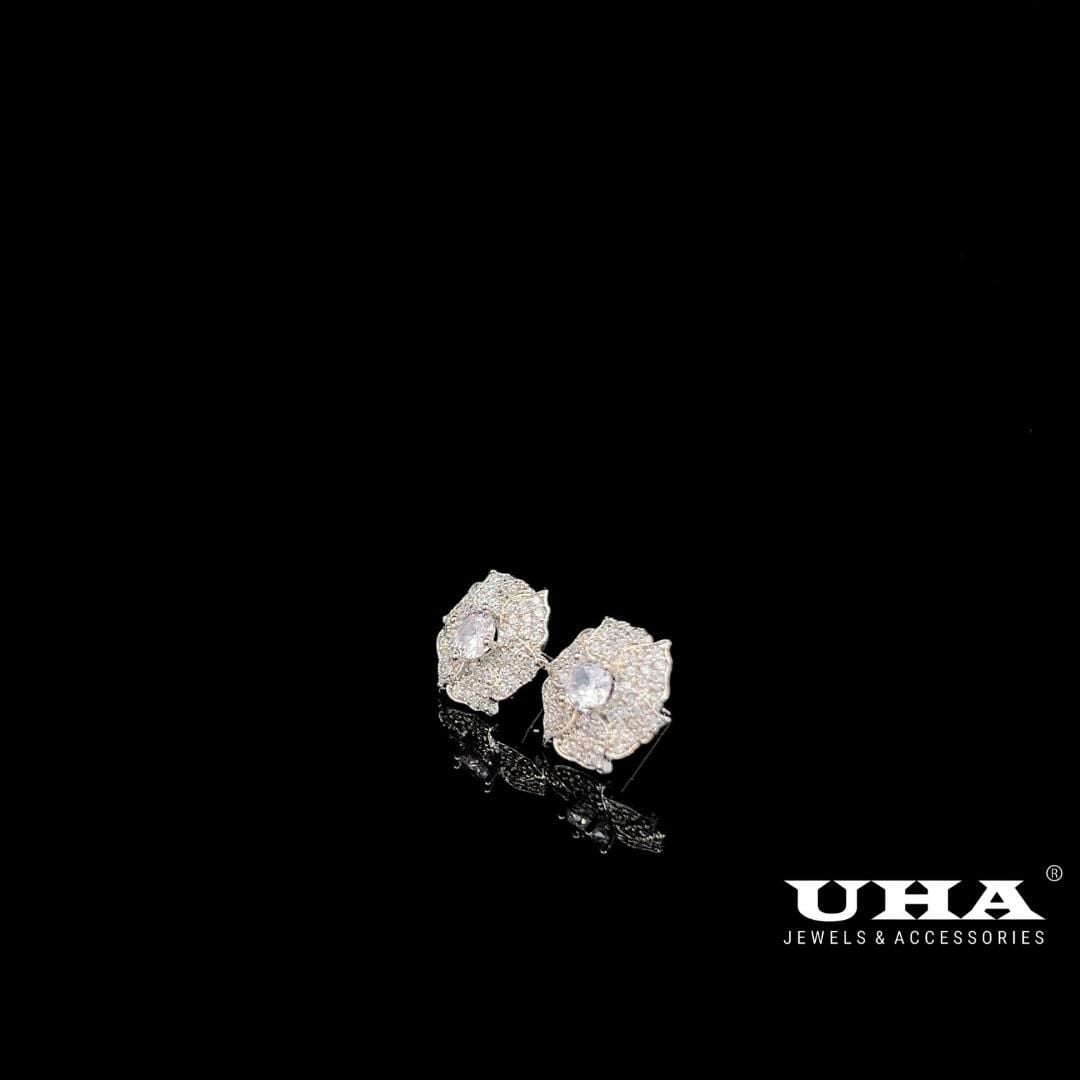 B1022 Bông tai nữ đính đá sáng lấp lánh  , chuôi cài chắc chắn UHA Women Hoa Tai