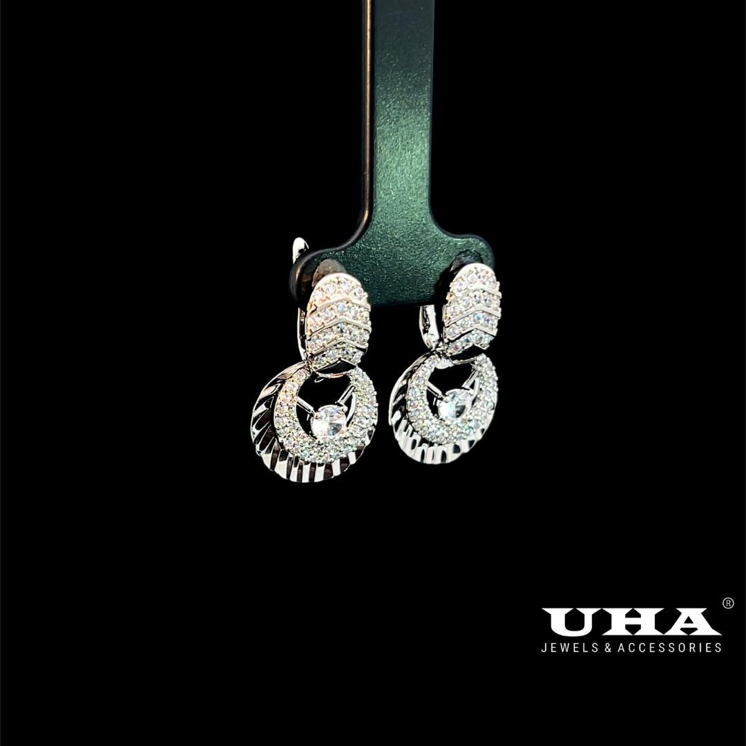 B1635 Bông tai nữ thiết kế sang trọng đính đá sáng lấp lánh UHA