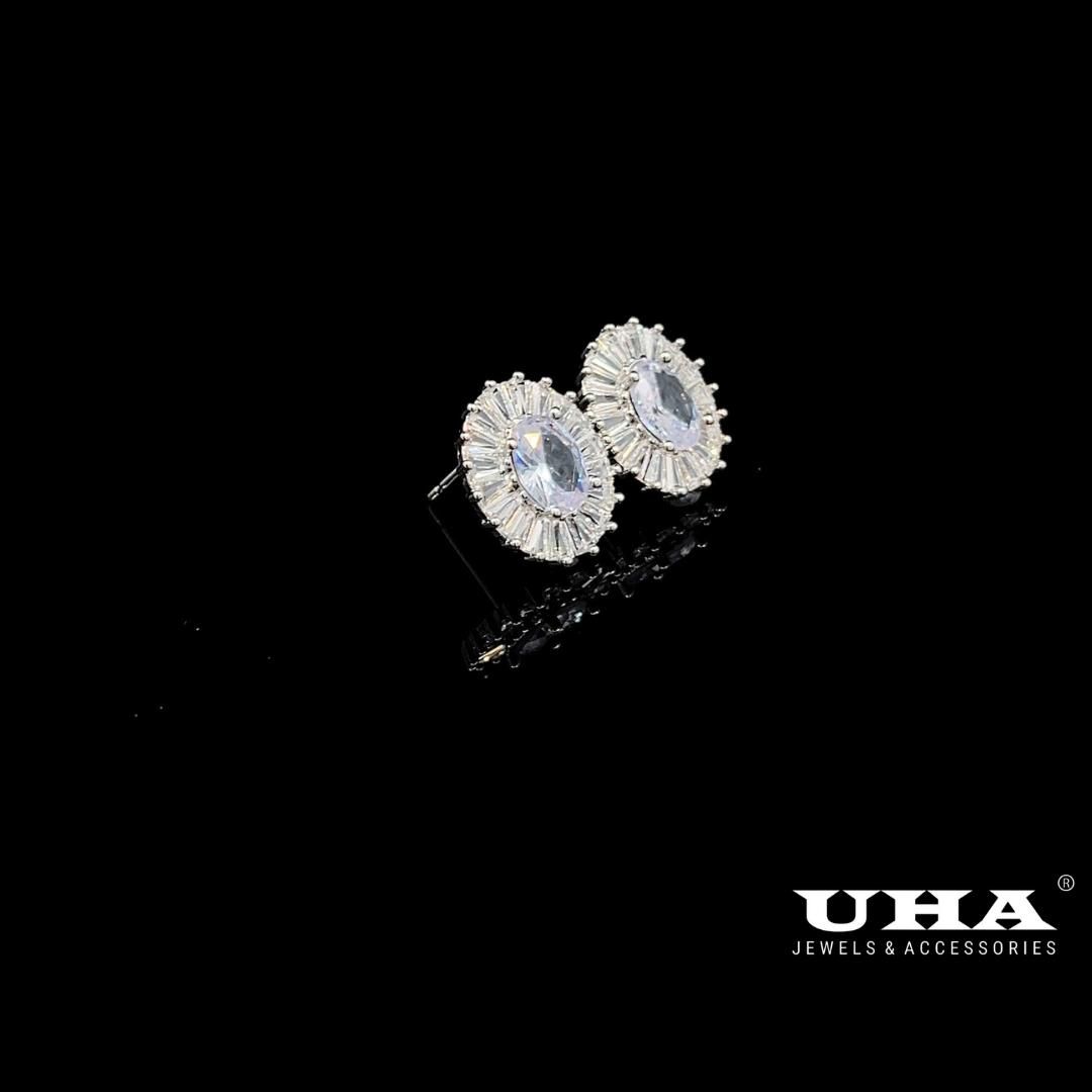 B1622 Bông tai nữ đính đá bagutte cao cấp sáng lấp lánh UHA