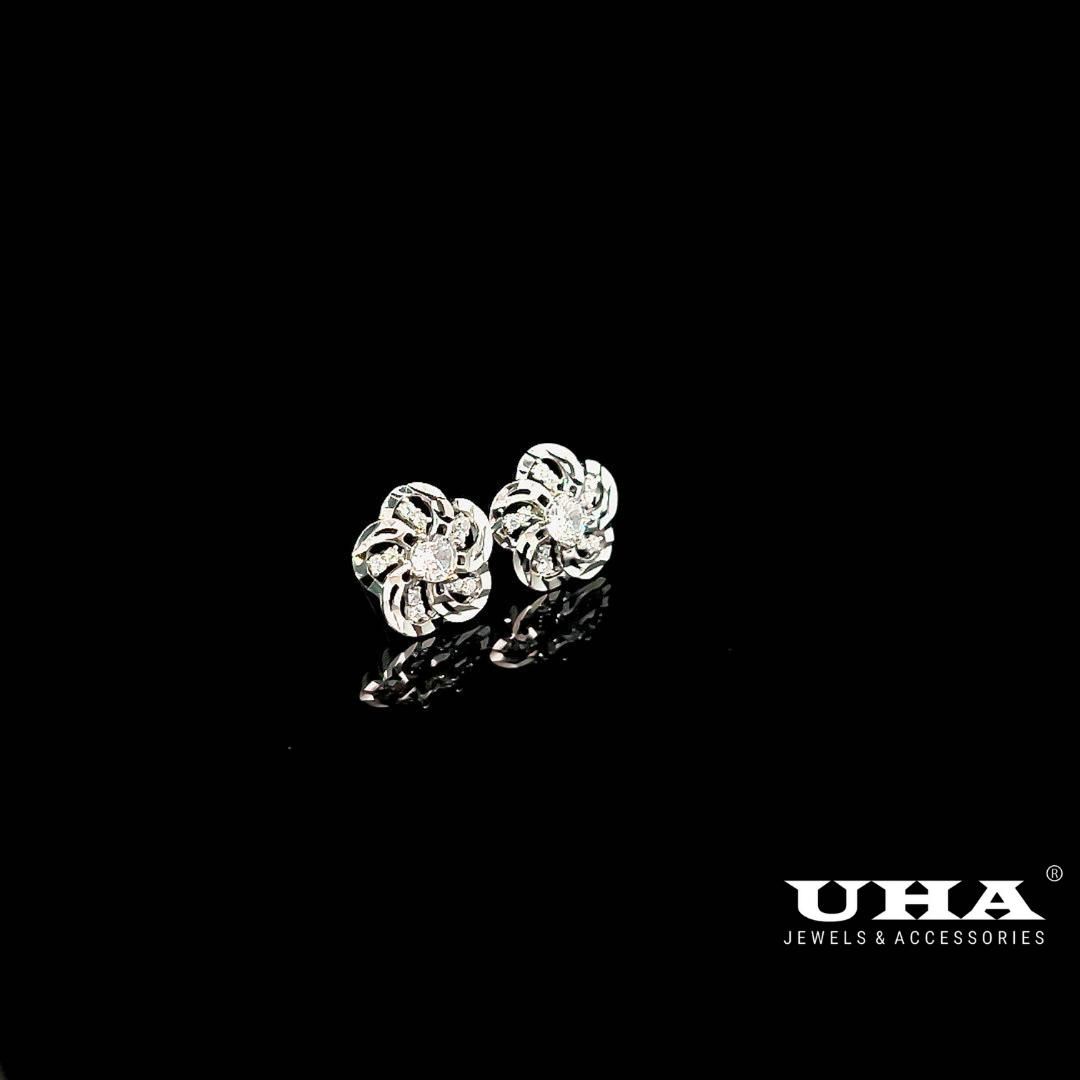 B1601 Bông tai nữ kiểu khắc máy đính đá CZ cao cấp UHA Women Hoa Tai Voi