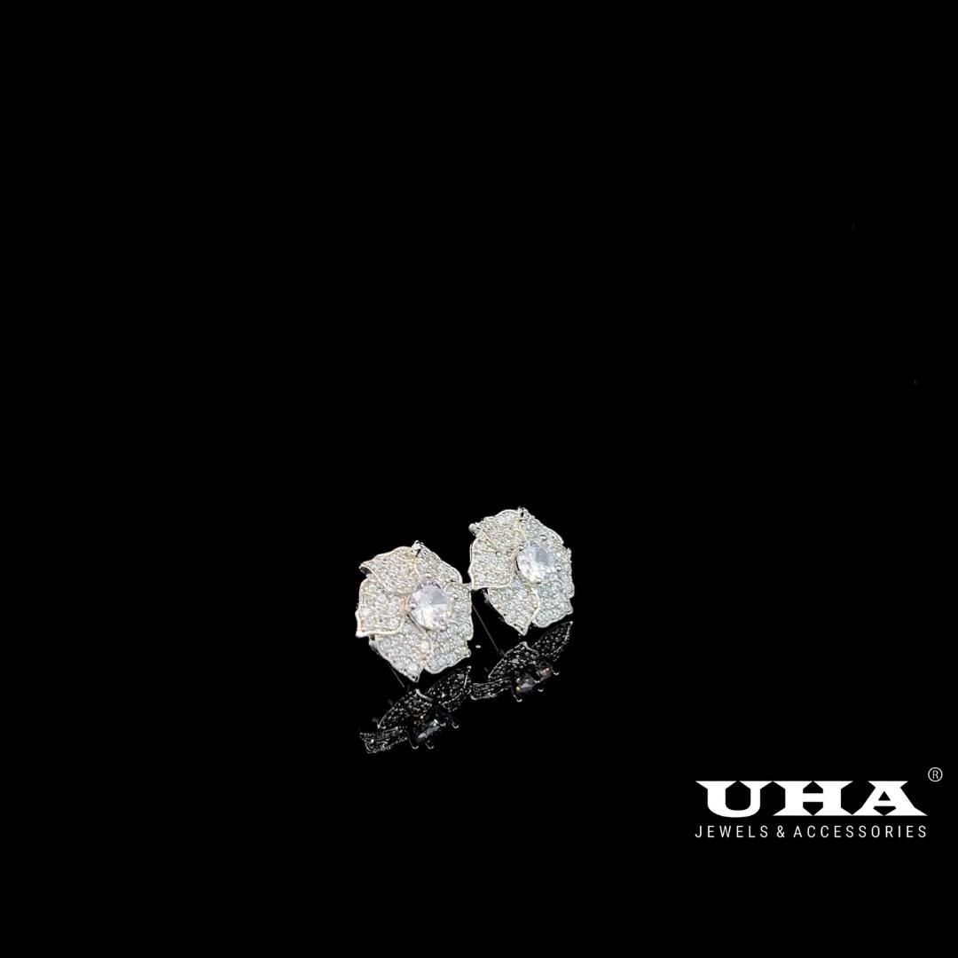 B1022 Bông tai nữ đính đá sáng lấp lánh  , chuôi cài chắc chắn UHA Women Hoa Tai