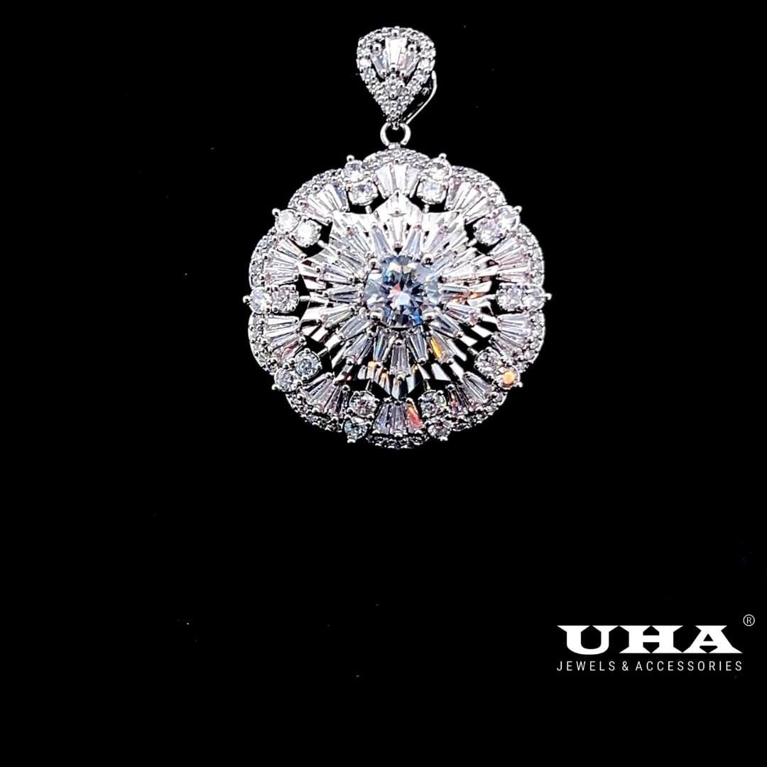 M1404 Mặt và dây chuyền nữ đính đá bagutte cao cấp sáng lấp lánh UHA Women