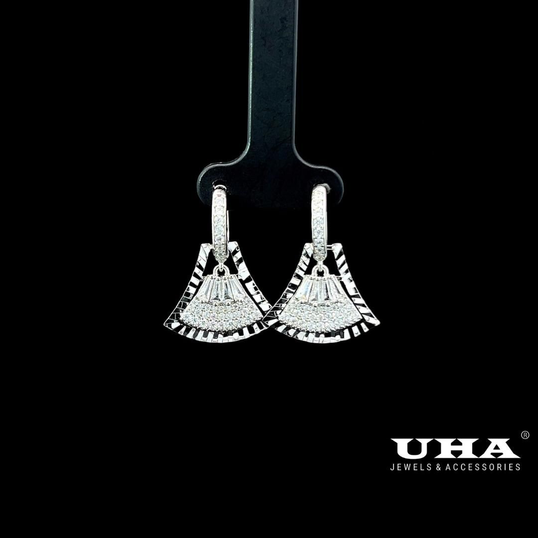 B1608 Bông tai nữ thiết kế sang trọng đính đá bagutte cao cấp sáng lấp lánh UHA- TẶNG KÈM HỘP Women Hoa Tai