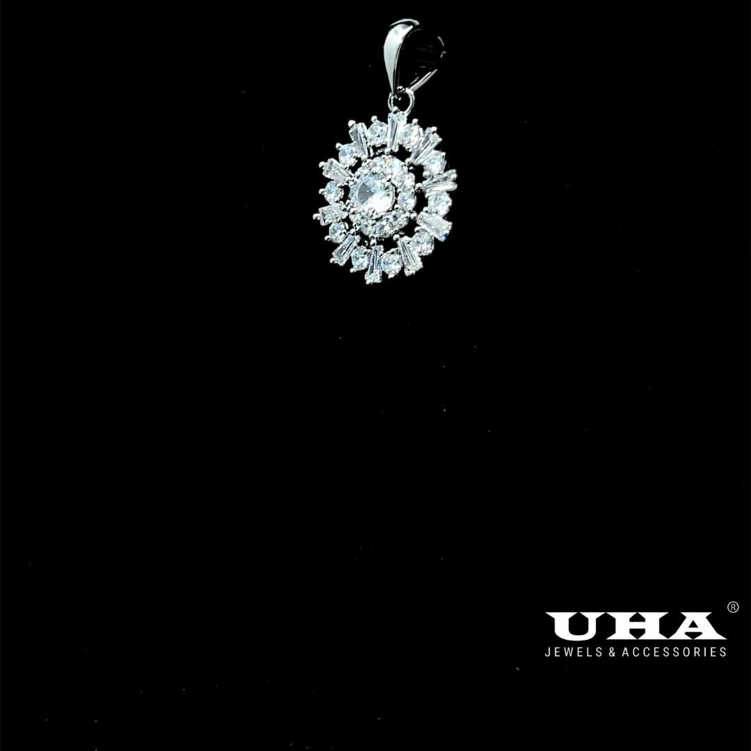 M1636 Mặt và dây chuyền nữ đính đá bagutte cao cấp sáng lấp lánh UHA Women