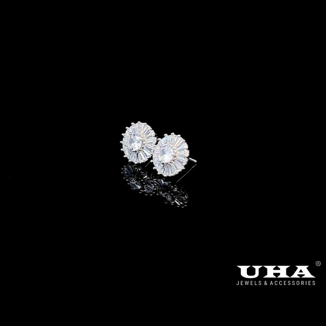 B1621 Bông tai nữ đính đá bagutte cao cấp sáng lấp lánh UHA