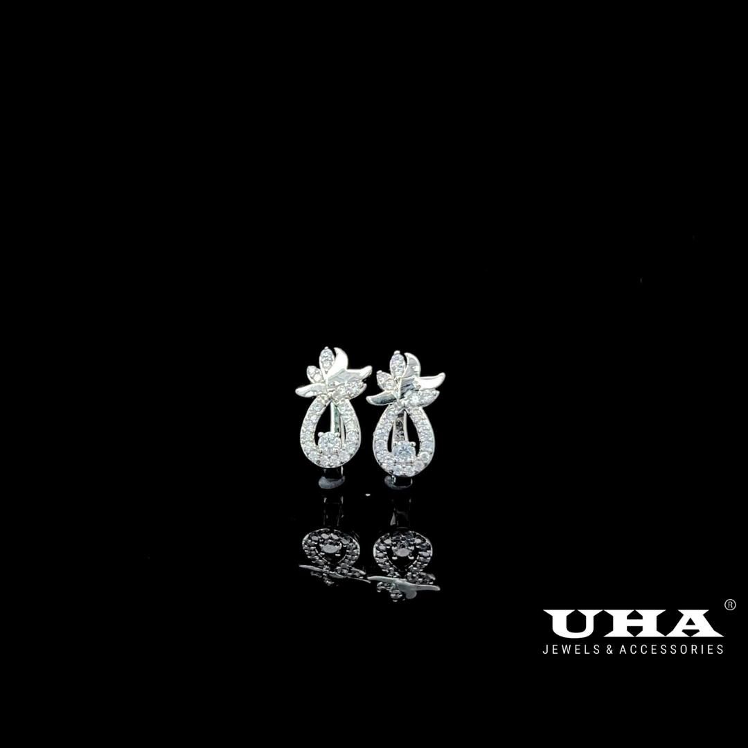 B1625 Bông tai nữ thiế kế tinh tế đính đá sáng lấp lánh UHA