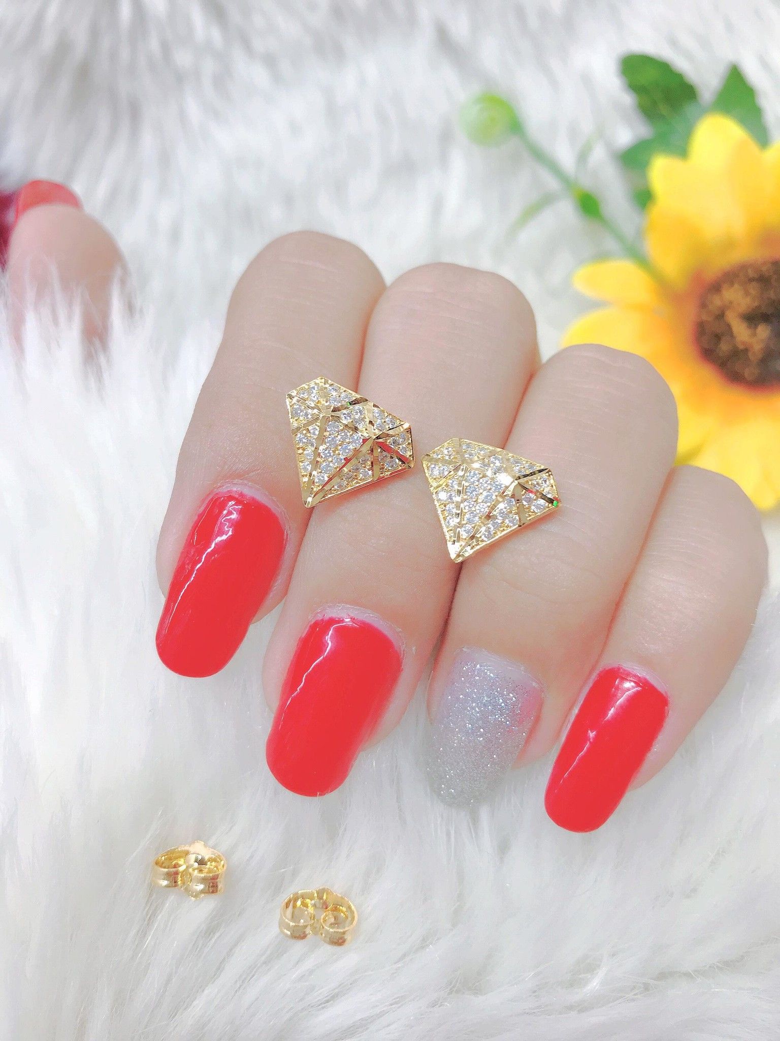 Bông tai nữ kim cương-phụ kiện nail đính đá UHA , chuôi cài chắc chắn, kiểu dáng hiện đại, thu hút, sang trọng B495131