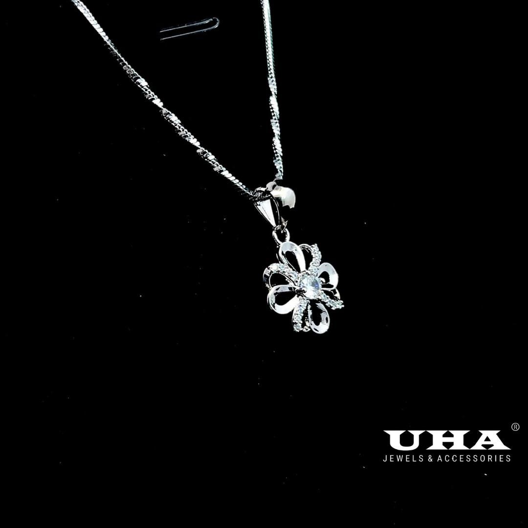 M1658 Mặt và dây chuyền nữ thiết kế kiểu hoa, đính đá sáng lấp lánh UHA Women