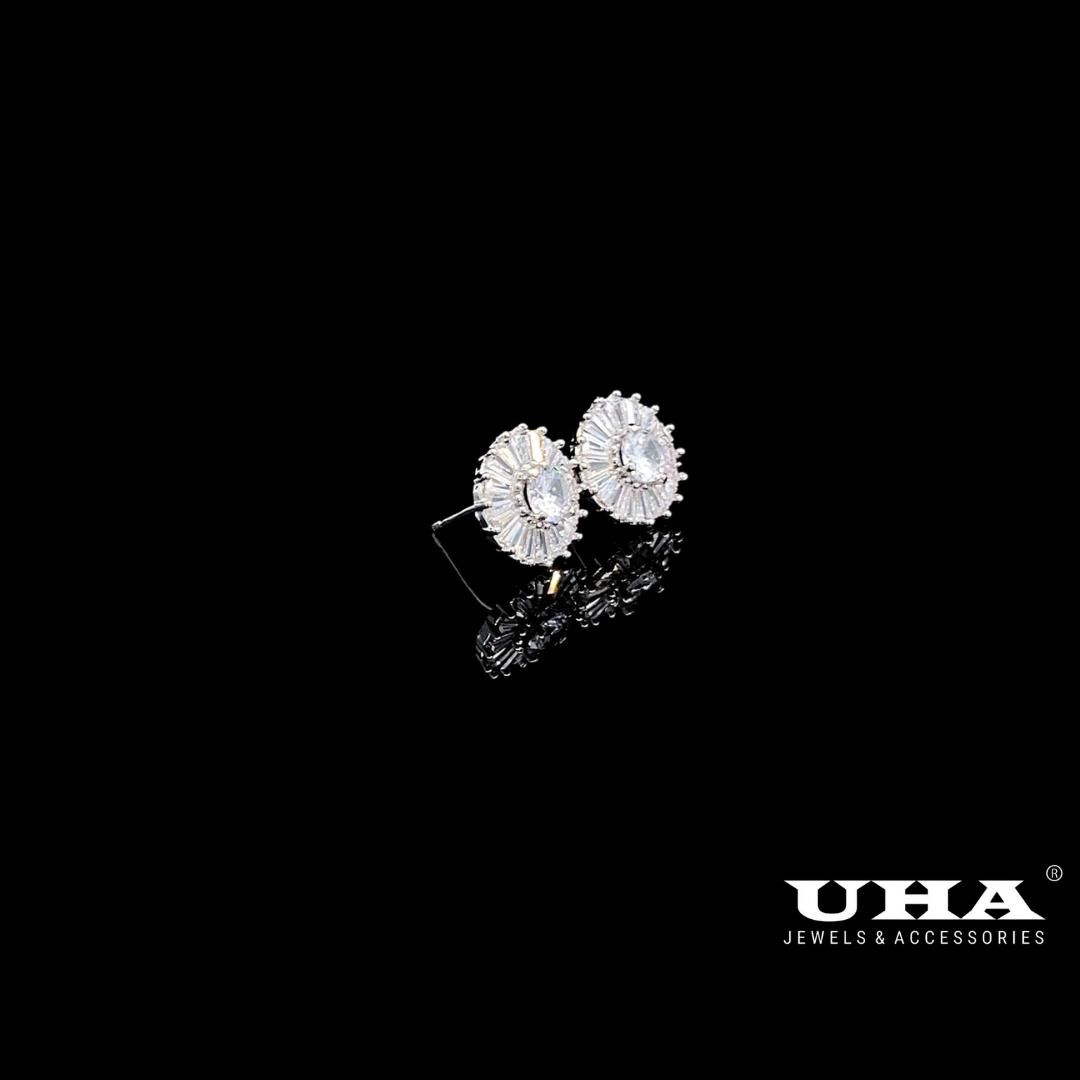 B1621 Bông tai nữ đính đá bagutte cao cấp sáng lấp lánh UHA