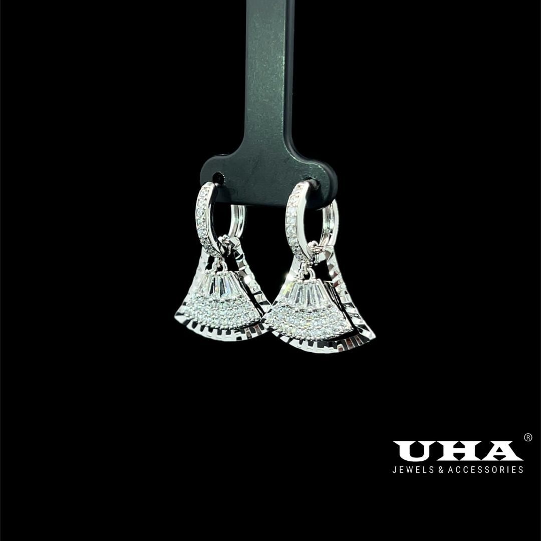 B1608 Bông tai nữ thiết kế sang trọng đính đá bagutte cao cấp sáng lấp lánh UHA- TẶNG KÈM HỘP Women Hoa Tai