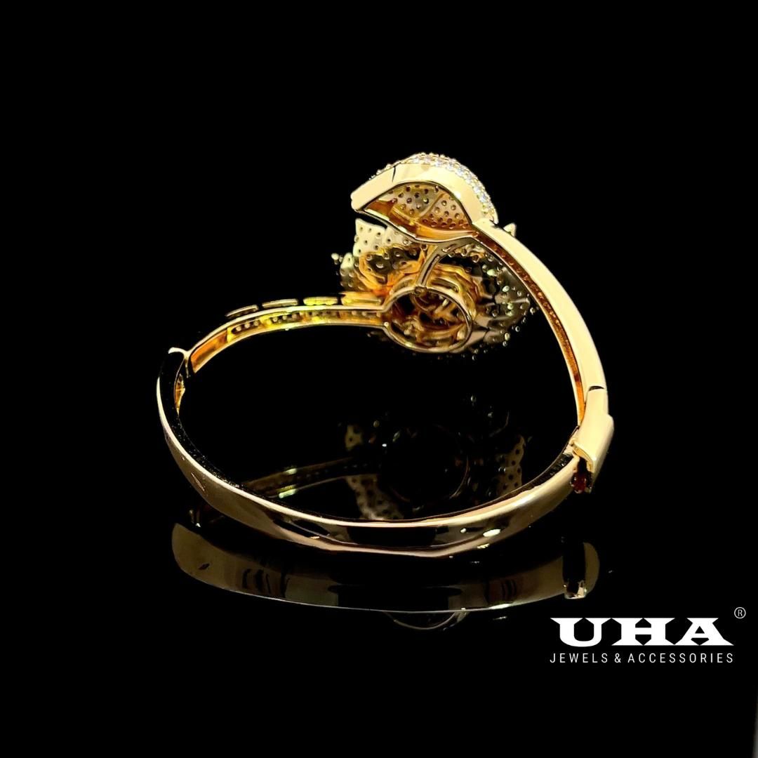 Vòng tay nữ UHA V433 thiết kế sang trọng, sáng lấp lánh, đính đá cao cấp