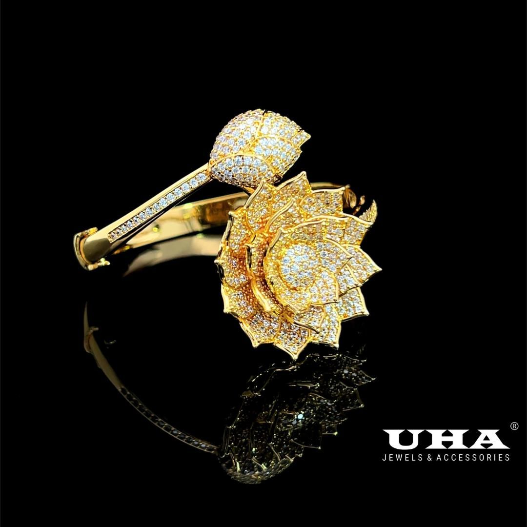 Vòng tay nữ UHA V433 thiết kế sang trọng, sáng lấp lánh, đính đá cao cấp