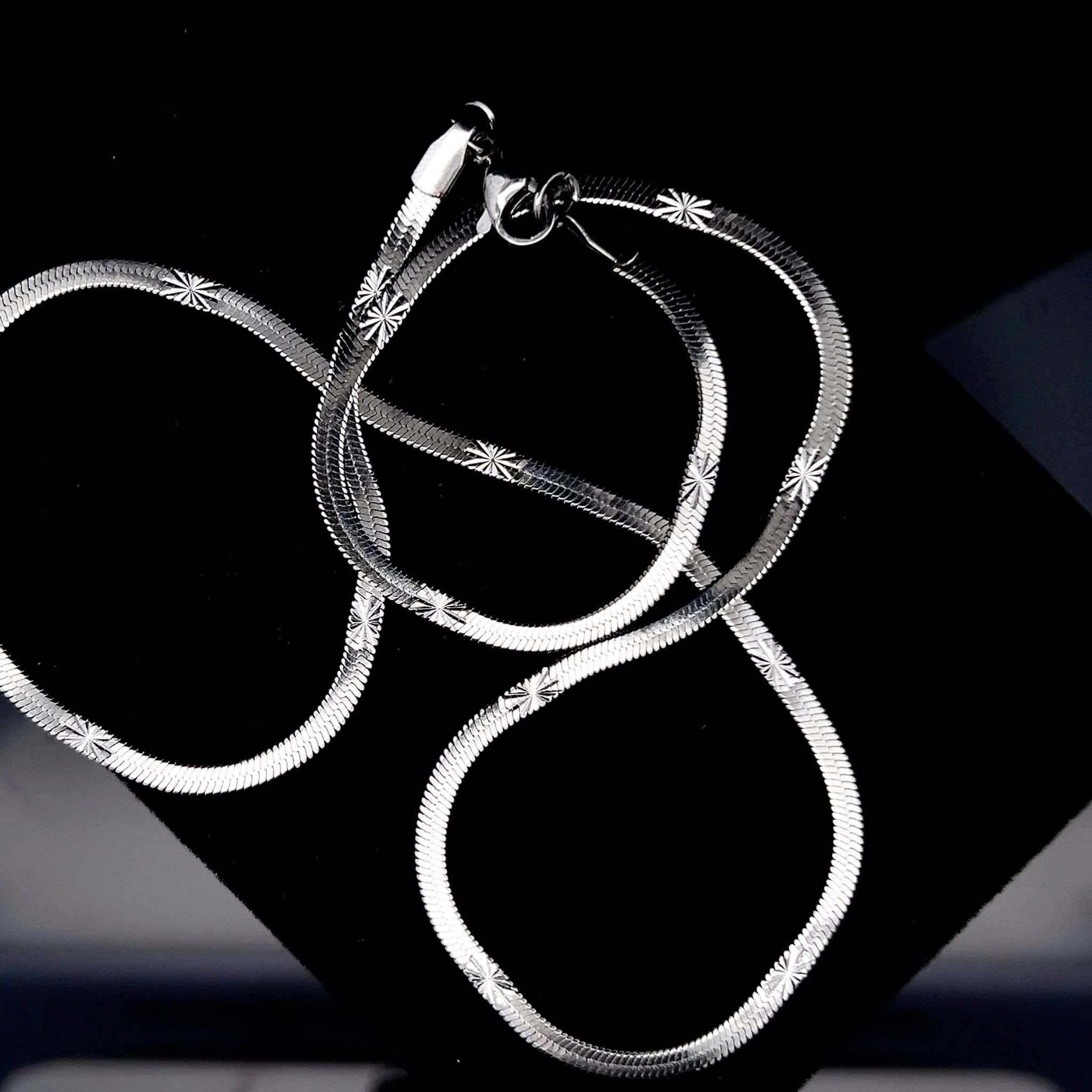 DIN1 Dấy chuyền inox unisex thiết kế hoa văn bản 2ly bền màu cao cấp UHA