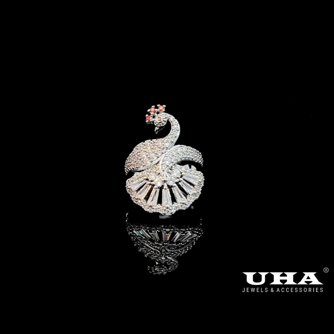 N1281 Nhẫn nữ thiết kế kiểu con cong đính đá bagutte cao cấp sáng lấp lánh UHA Women