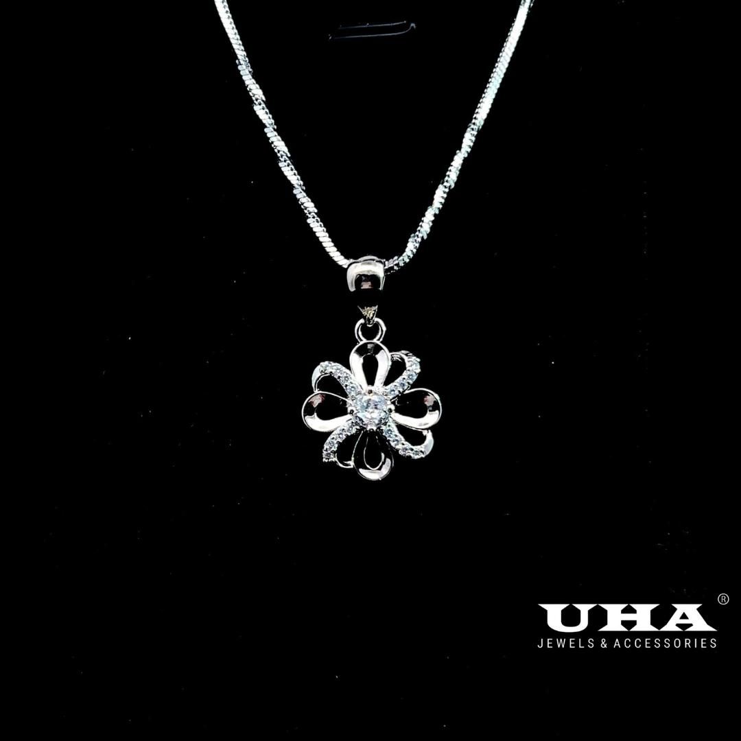 M1658 Mặt và dây chuyền nữ thiết kế kiểu hoa, đính đá sáng lấp lánh UHA Women