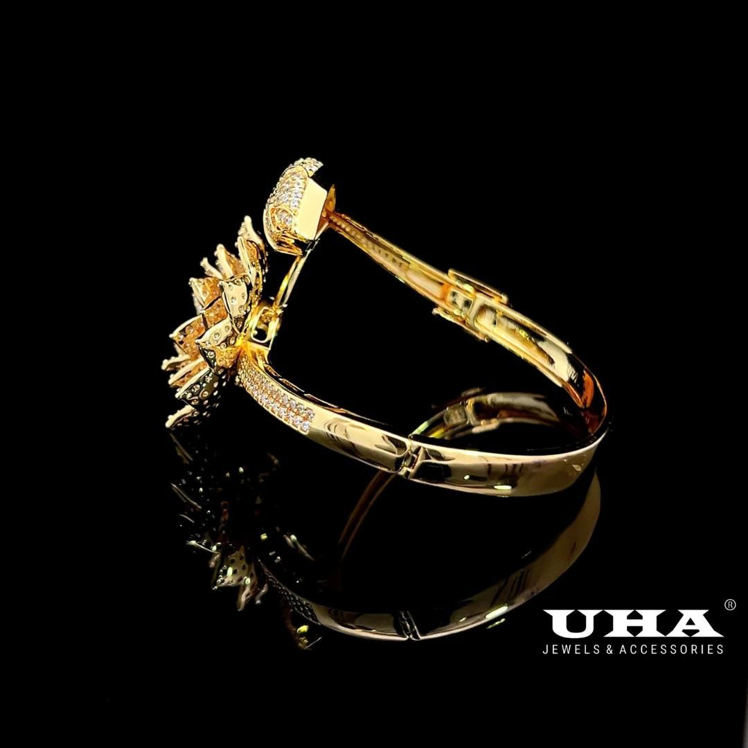Vòng tay nữ UHA V433 thiết kế sang trọng, sáng lấp lánh, đính đá cao cấp