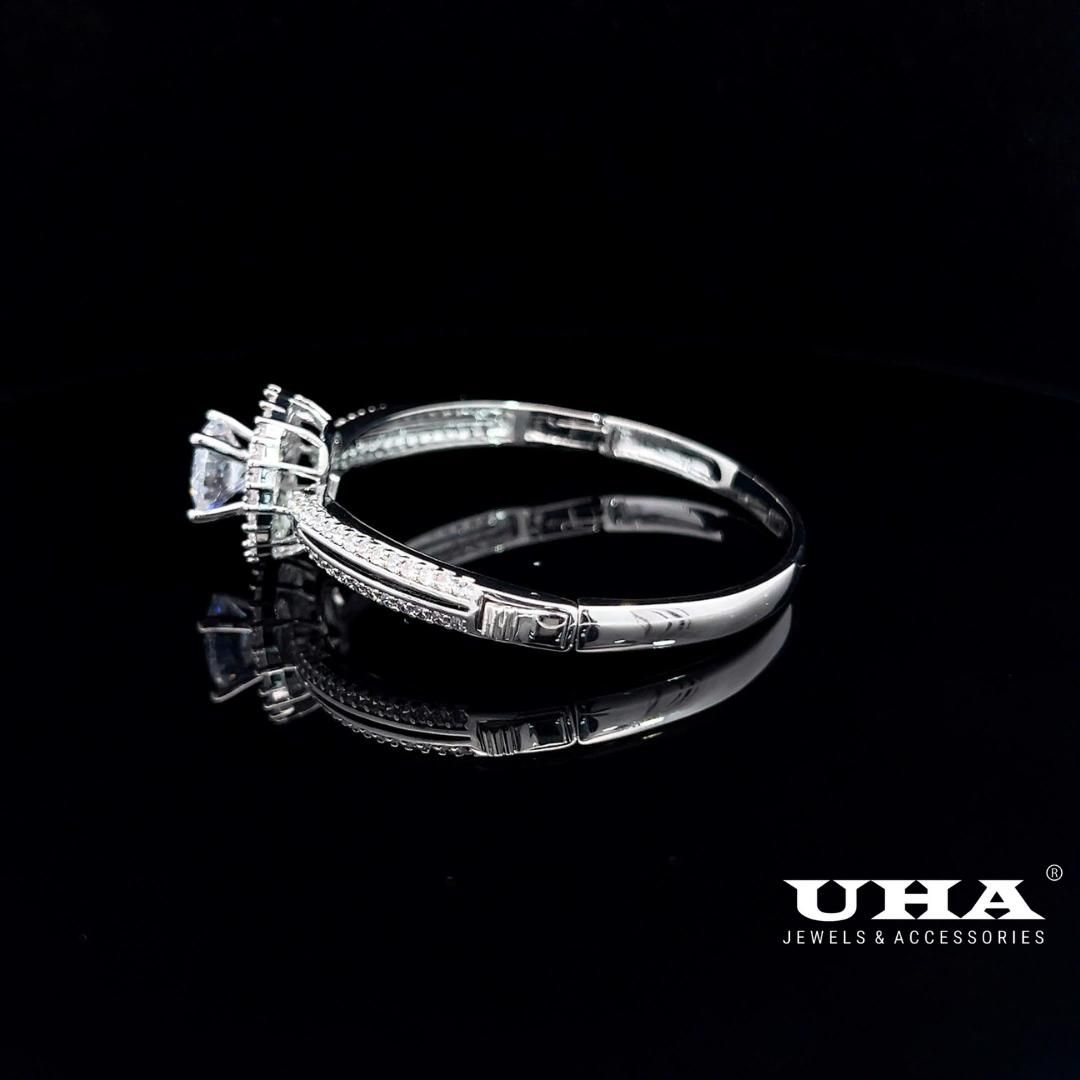 V600 Vòng tay nữ đính đá bagutte cao cấp sáng lấp lánh UHA Phụ Kiện