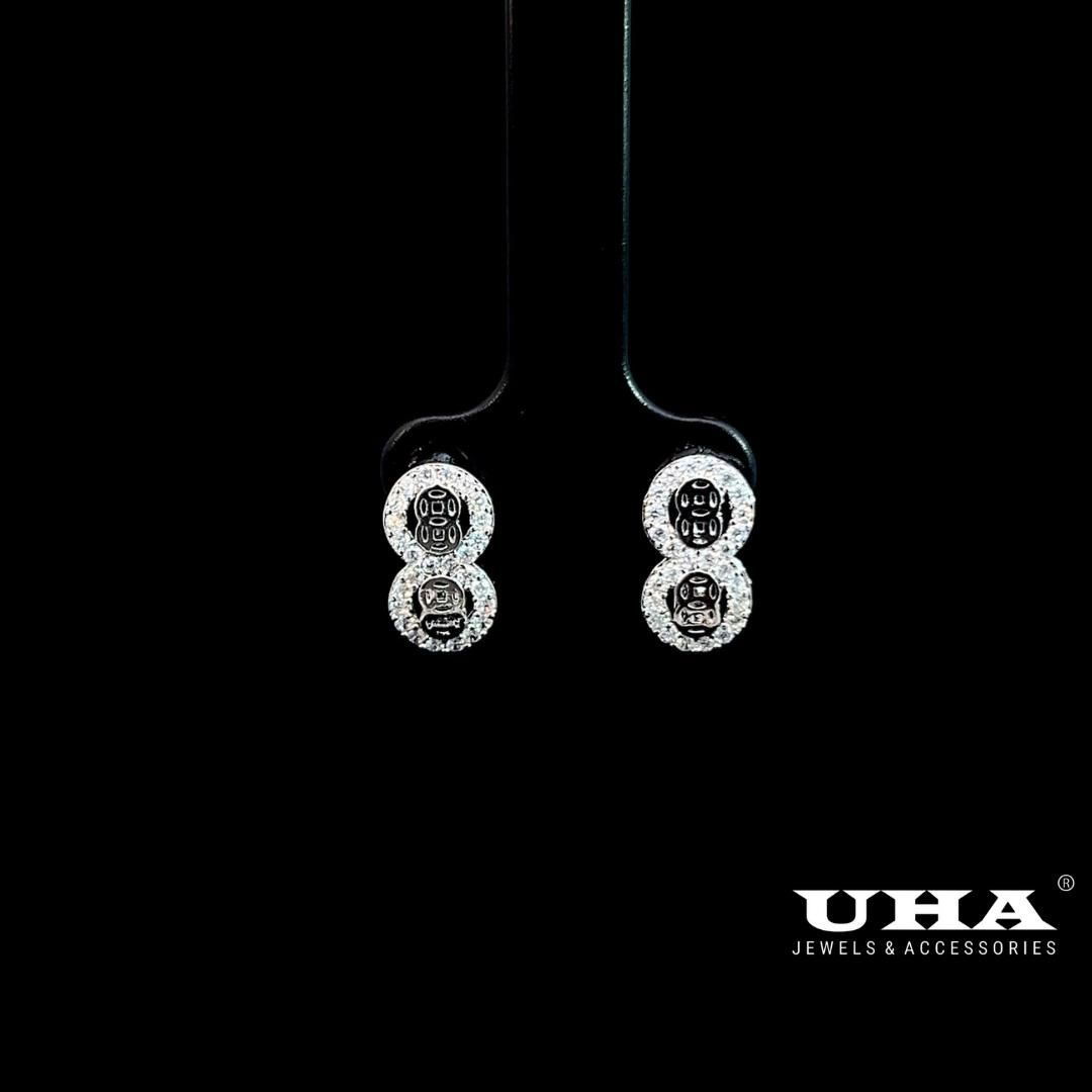 B1650 Bông tai nữ thiết kế tinh tế, chạm khắc sang trọng, đính đá sáng lấp lánh UHA