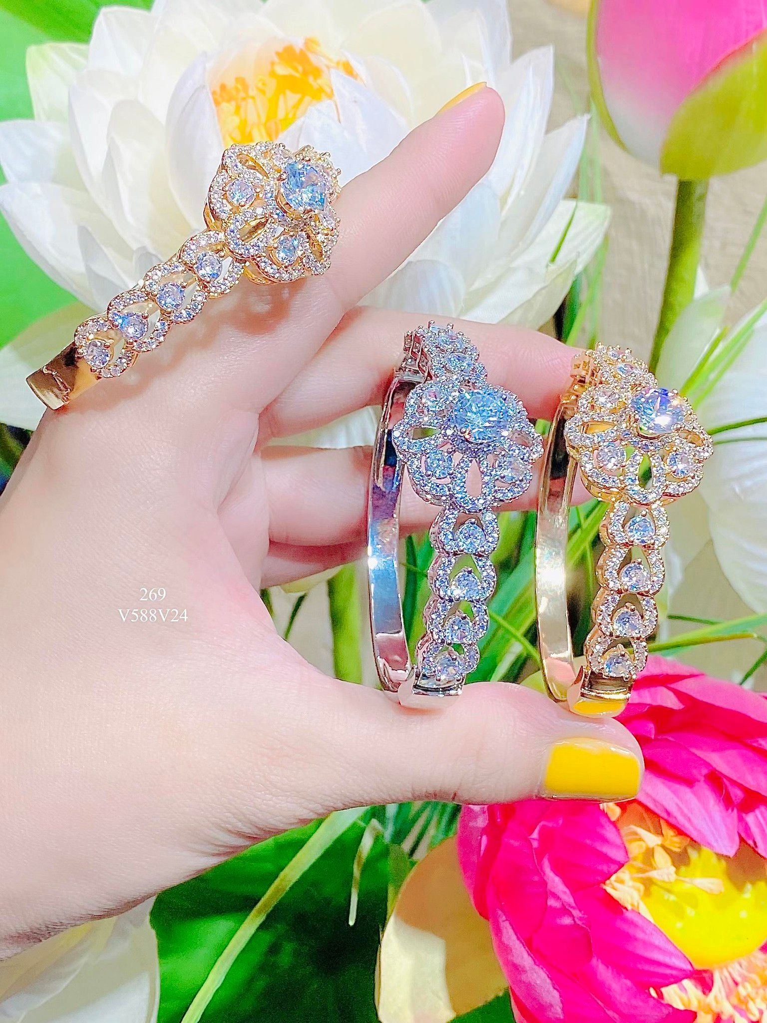 V588 Vòng tay nữ dính đá CZ cao cấp UHA Phụ Kiện Móc Khoá