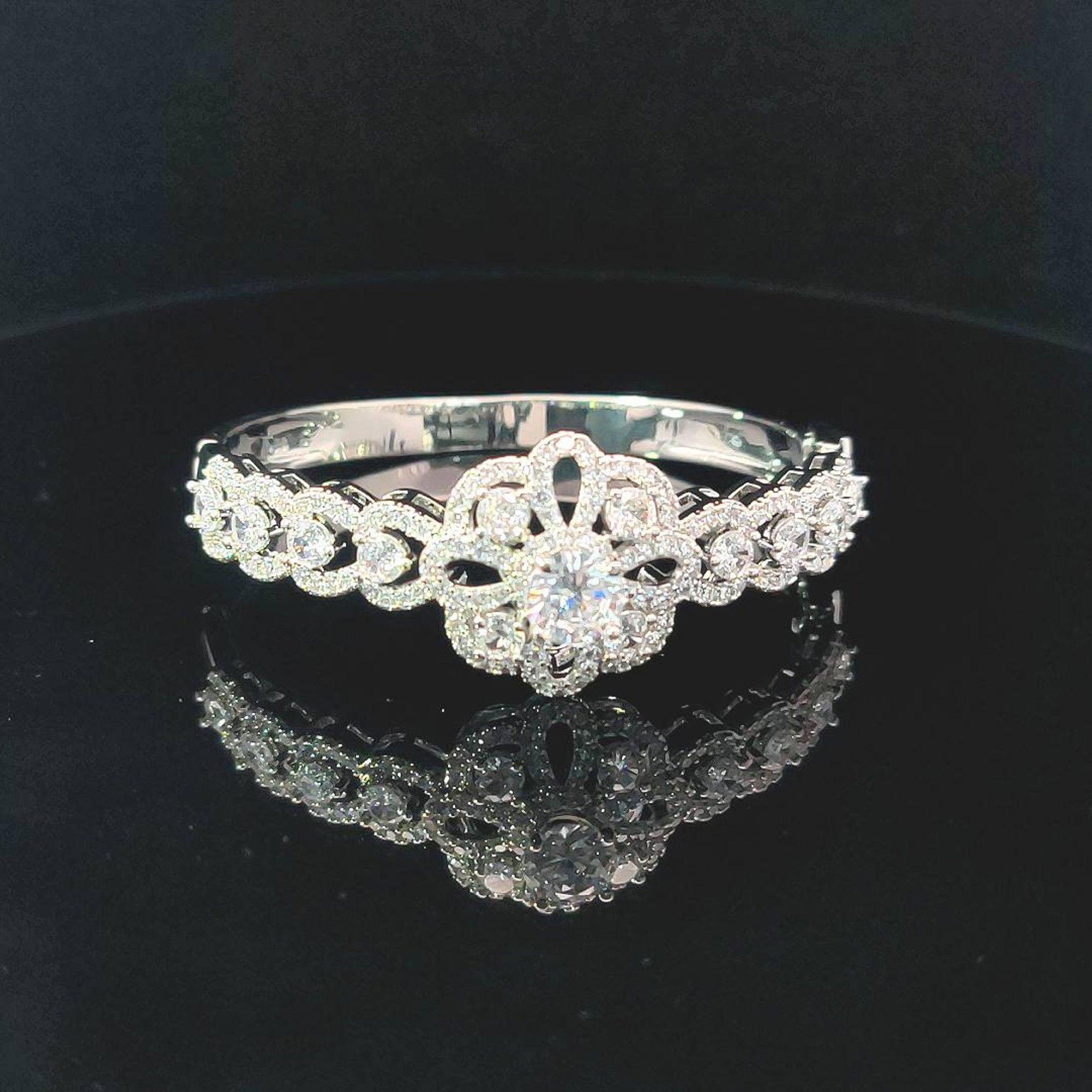 V588 Vòng tay nữ dính đá CZ cao cấp UHA Phụ Kiện Móc Khoá