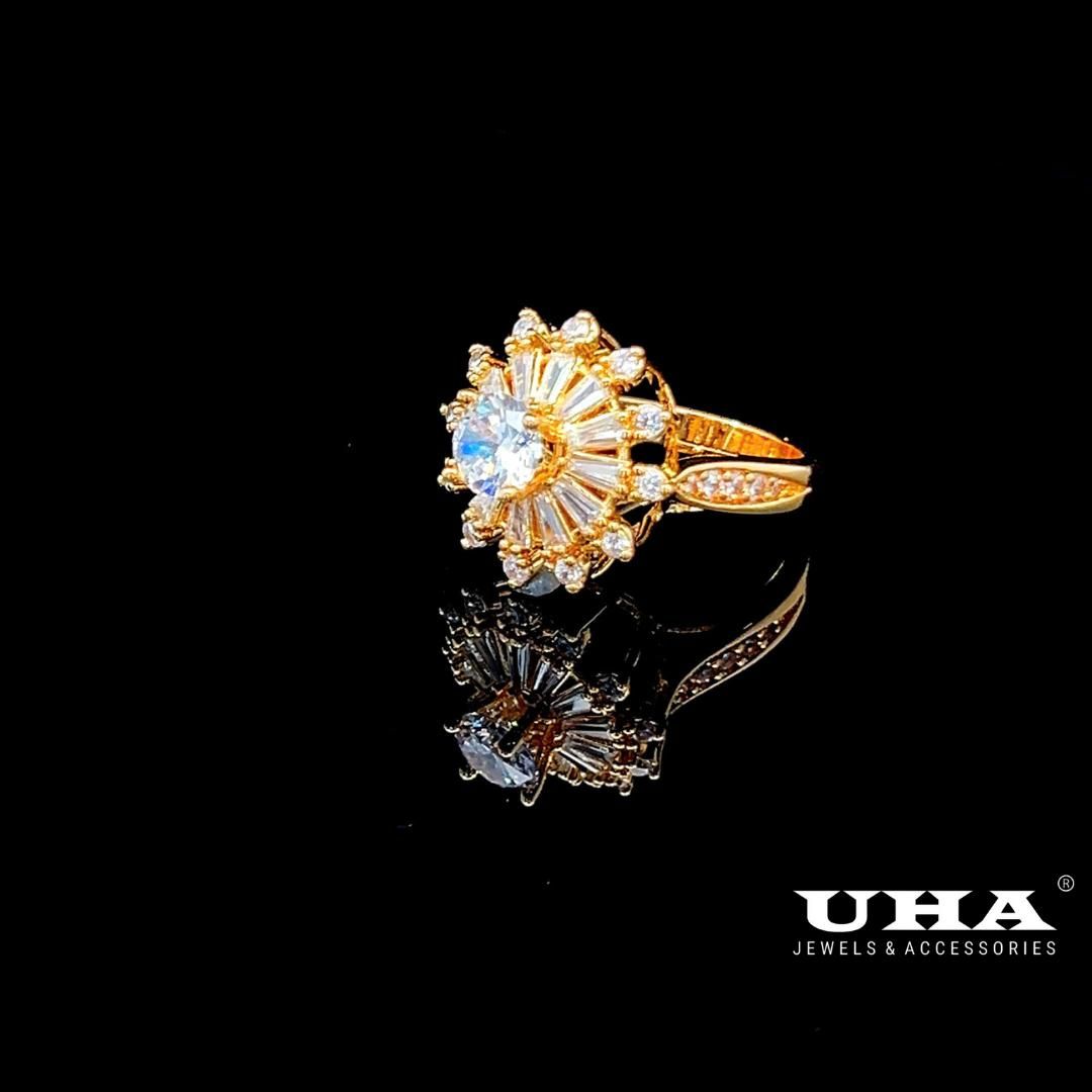 N740 Nhẫn nữ đính đá baguete thiết kế sang trọng tinh xảo UHA