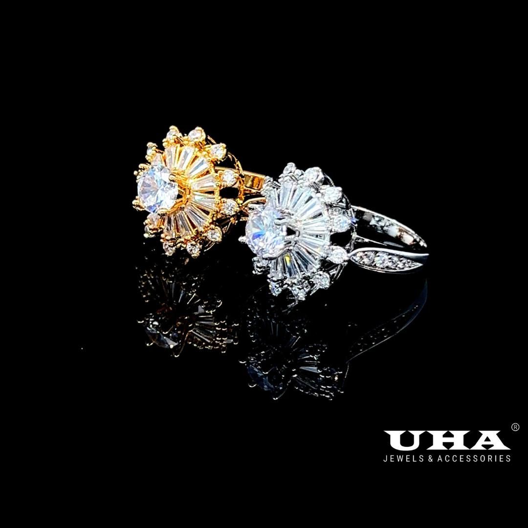 N740 Nhẫn nữ đính đá baguete thiết kế sang trọng tinh xảo UHA