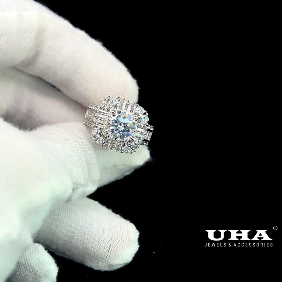 N719 Nhẫn nữ đính đá bagutte cao cấp sáng lấp lánh UHA