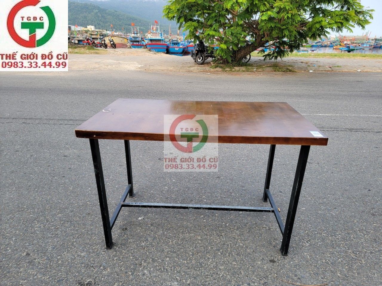 BÀN GỖ KHUNG SẮT TĨNH ĐIỆN