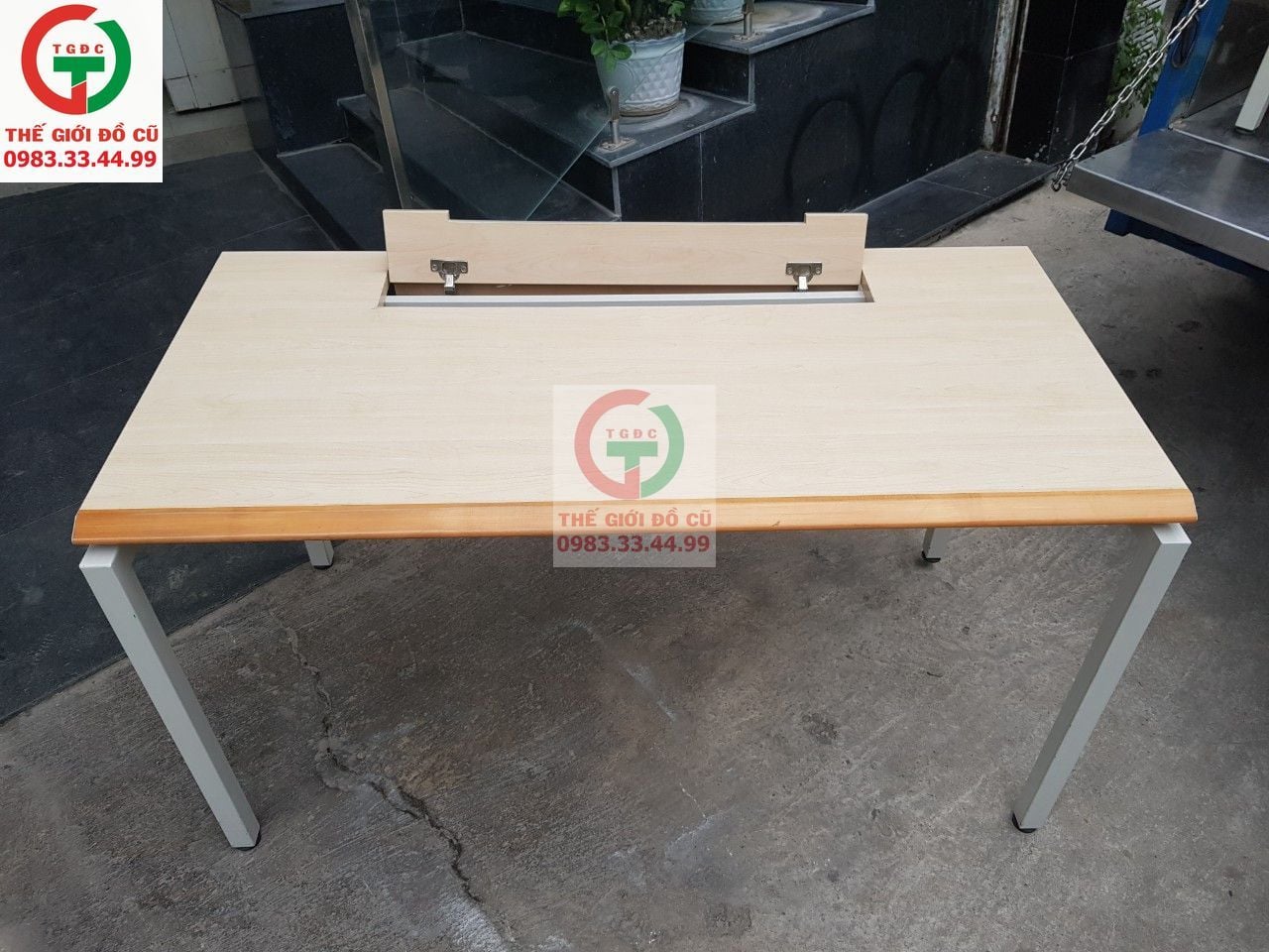 BÀN LÀM VIỆC HÒA PHÁT CHÂN SẮT V4