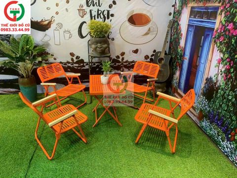 BÀN GHẾ XẾP SẮT CAFE TAY GỖ MẪU MỚI