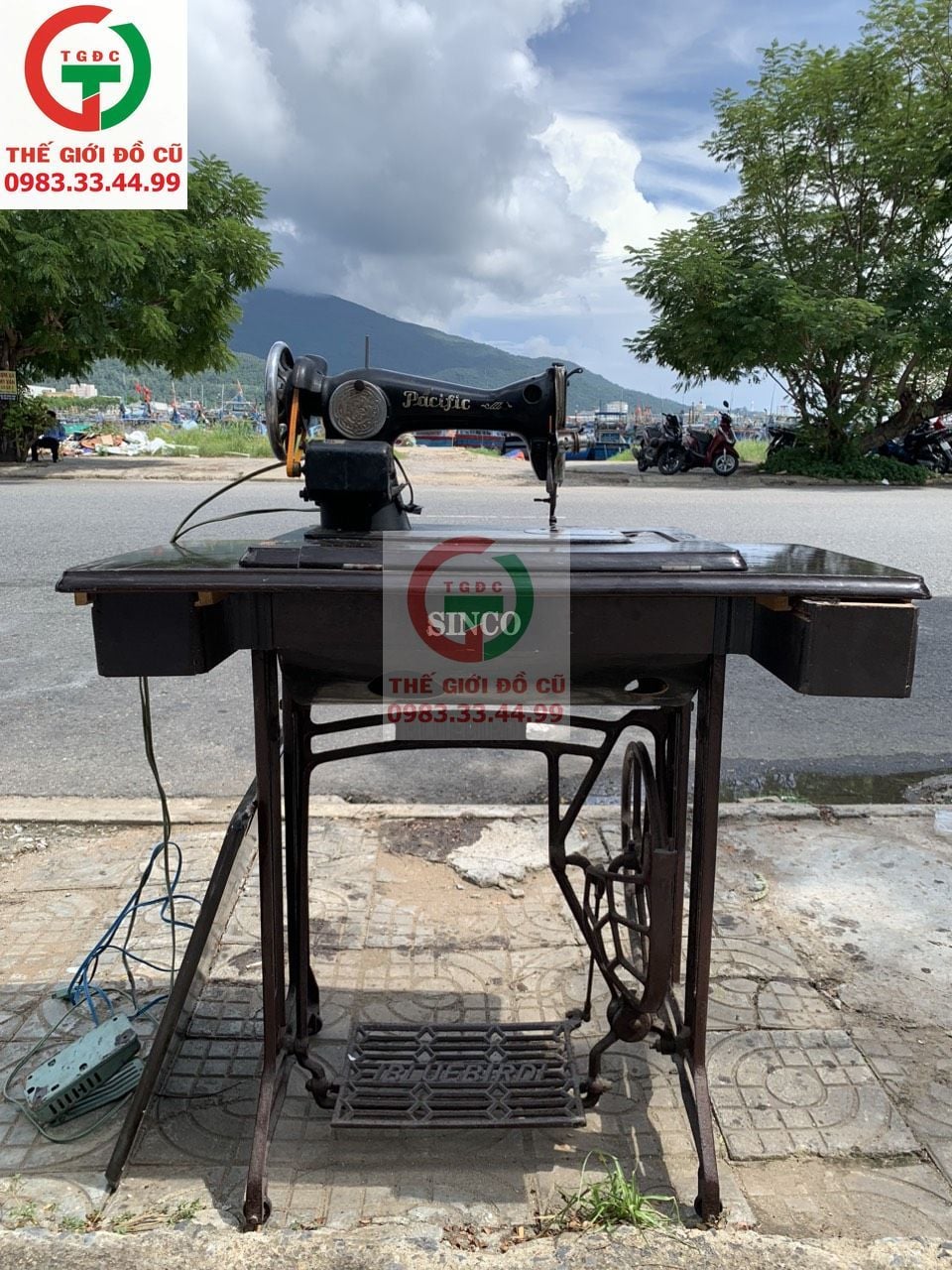 BÀN MÁY MAY CON BƯỚM XƯA