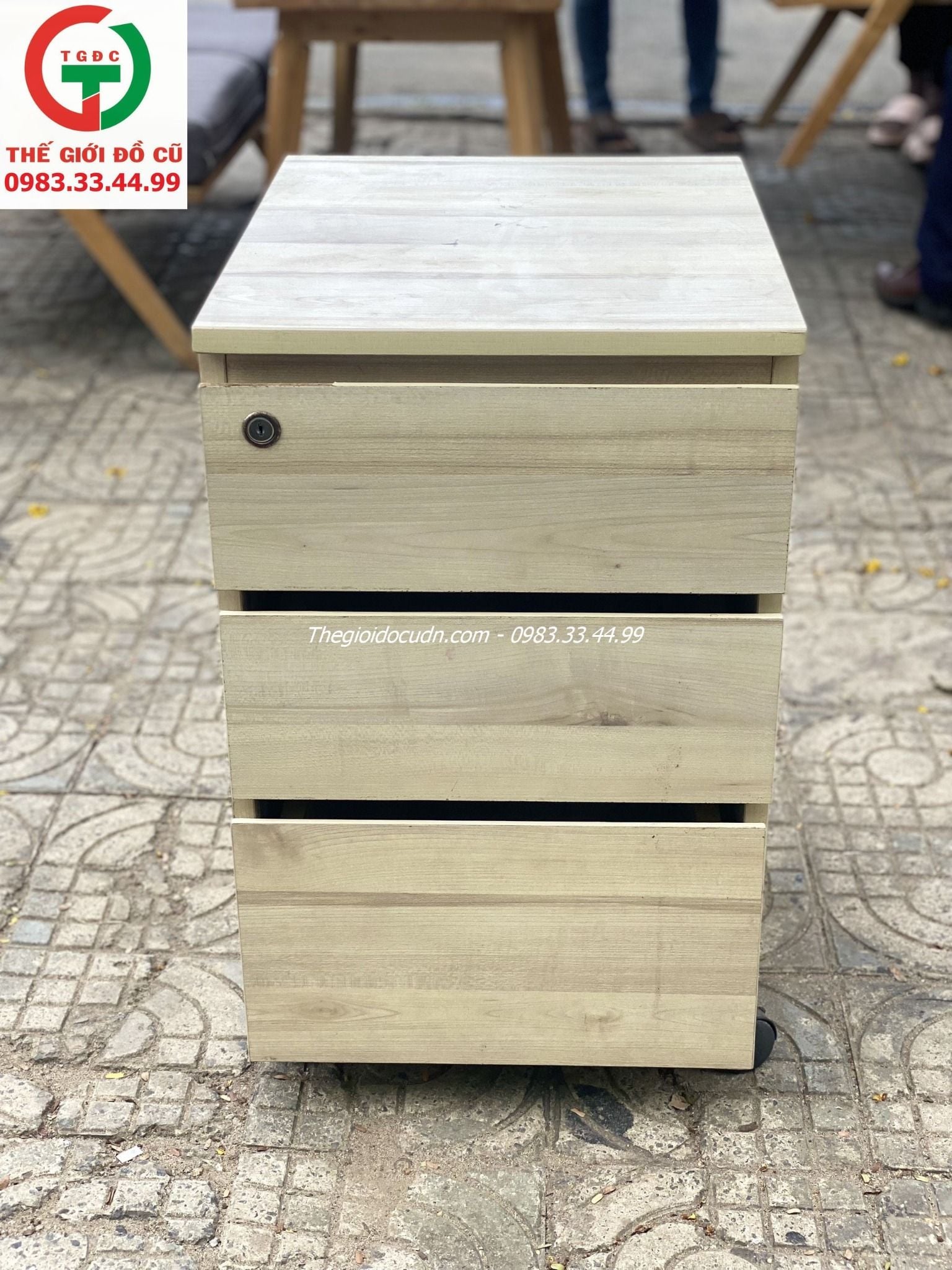 TAB GỖ - TỦ GỖ HÒA PHÁT 3 NGĂN CÓ BÁNH XE